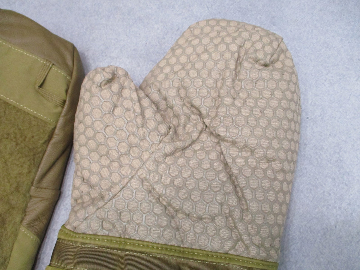 USGI CWGS Extreme Cold Weather Mittens Gore-Tex Shells & Liners Large Coyote