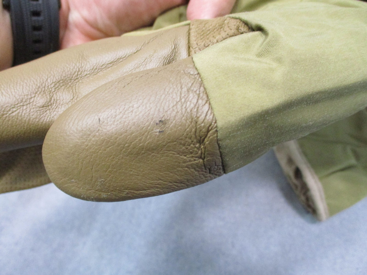 US Military CWGS Gore-Tex Trigger Finger Mittens Coyote Brown Large Excellent