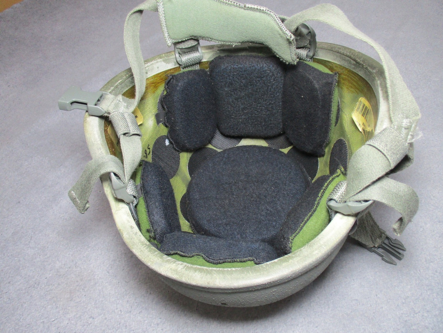 Advanced Combat Helmet ACH Size Medium Foliage Green w/ Pads & Chinstrap