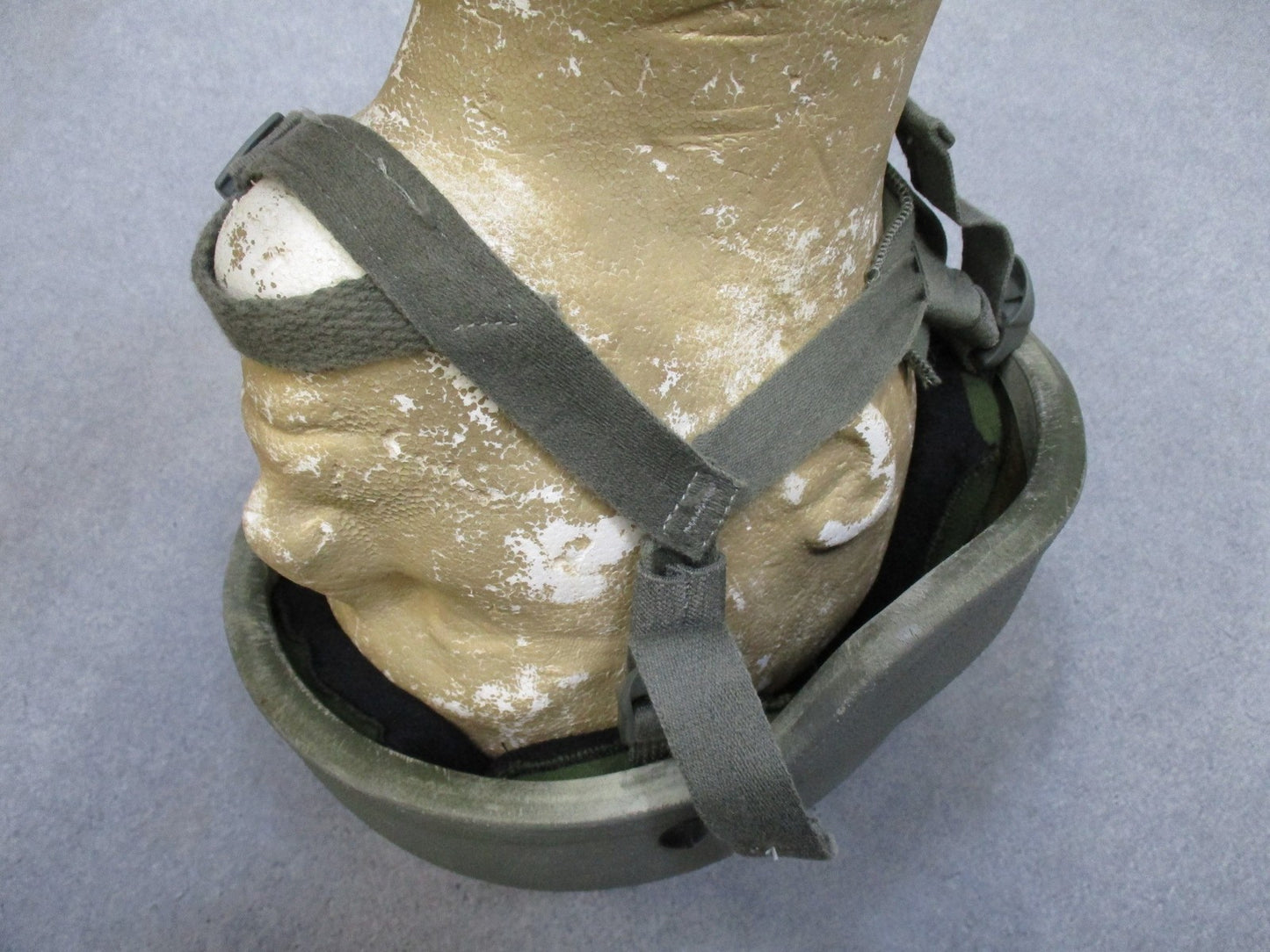 Advanced Combat Helmet ACH Size Medium Foliage Green w/ Pads & Chinstrap