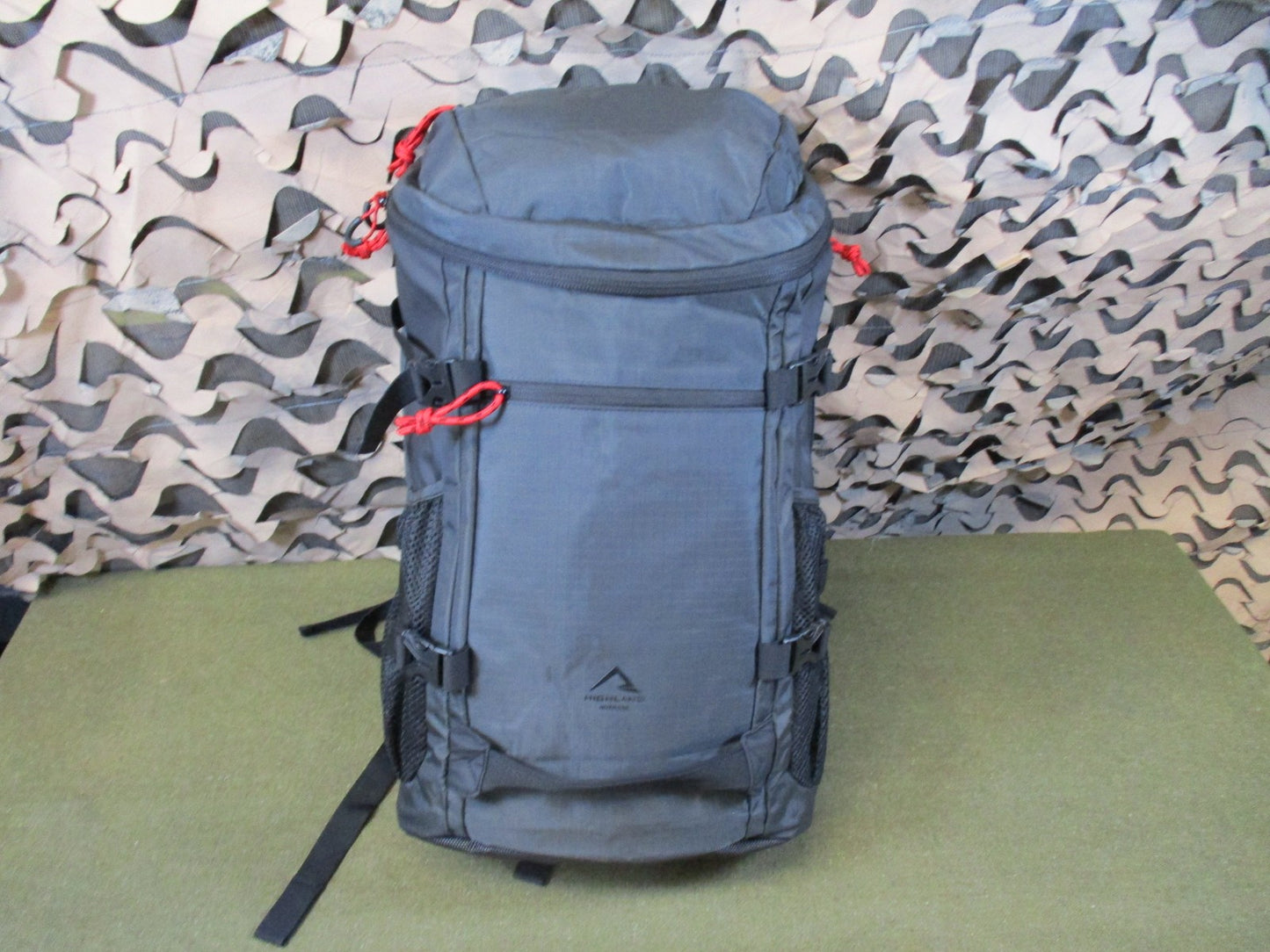 New Highland Outdoor Backpack Meadow XL Gunmetal Red Hiking Bag NWT
