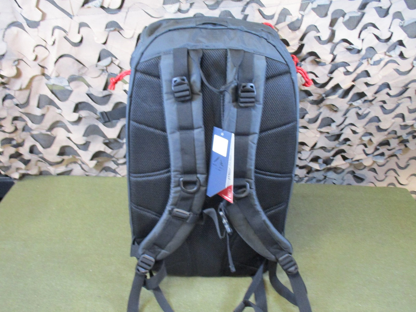 New Highland Outdoor Backpack Meadow XL Gunmetal Red Hiking Bag NWT