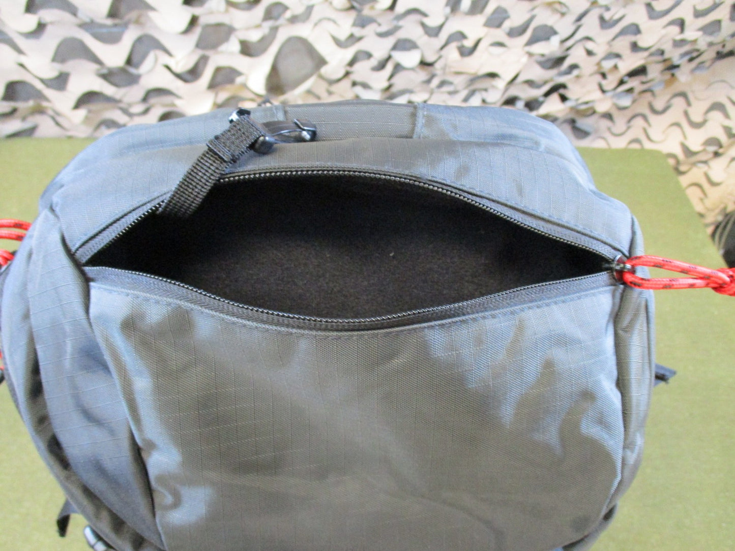 New Highland Outdoor Backpack Meadow XL Gunmetal Red Hiking Bag NWT
