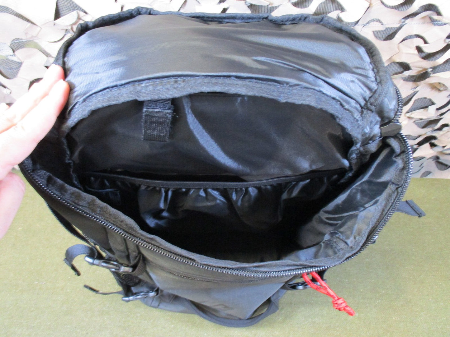 New Highland Outdoor Backpack Meadow XL Gunmetal Red Hiking Bag NWT