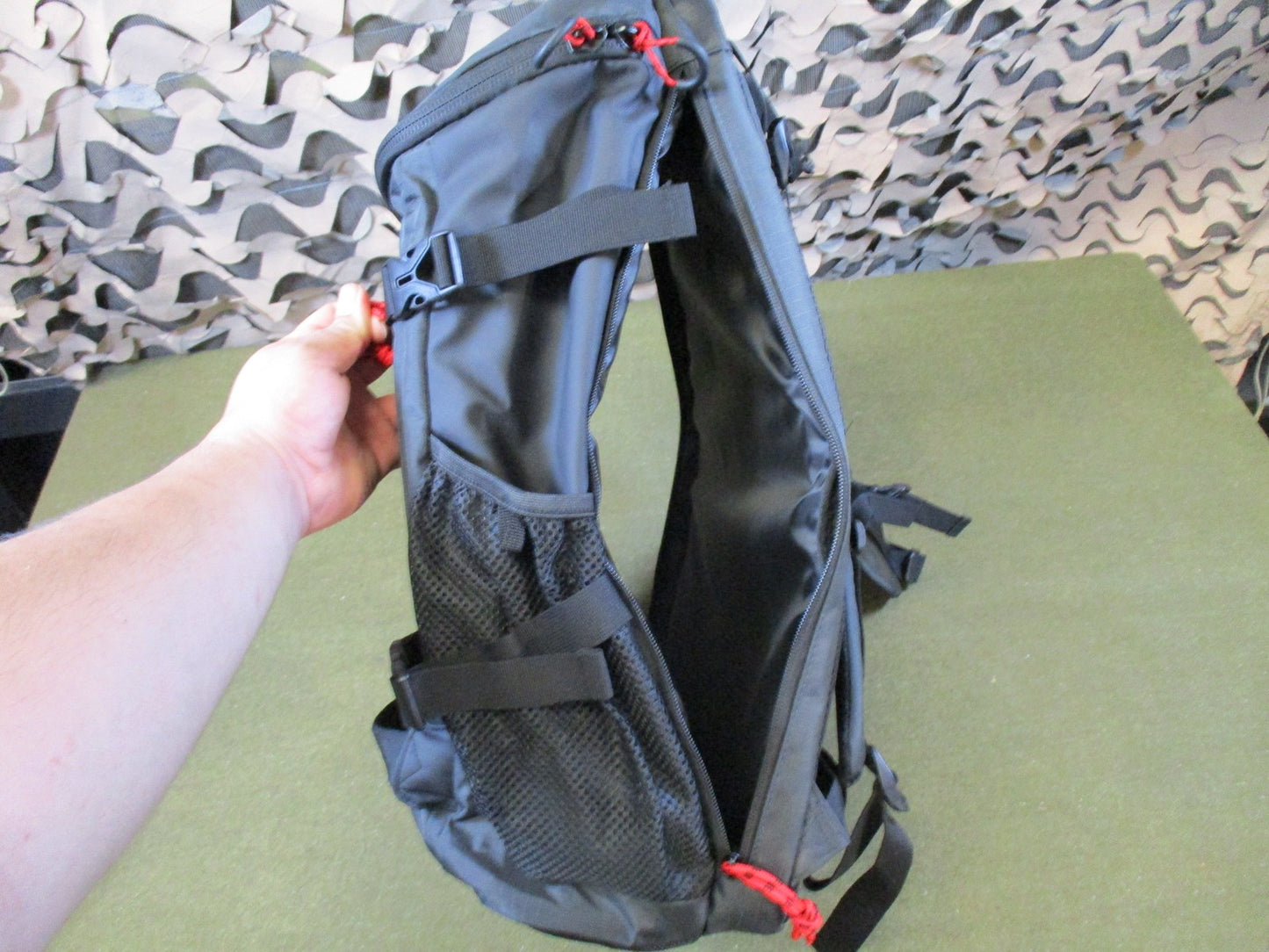 New Highland Outdoor Backpack Meadow XL Gunmetal Red Hiking Bag NWT