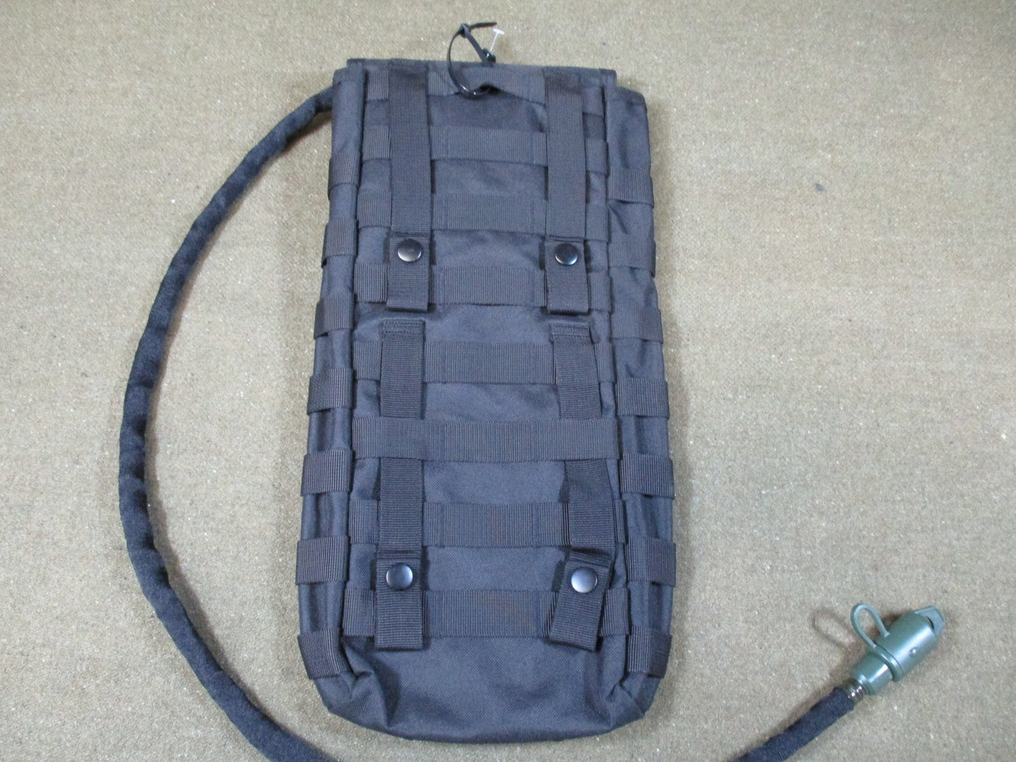 Red Rock Outdoor Gear MOLLE Hydration Pouch with 2.5L Bladder - Black