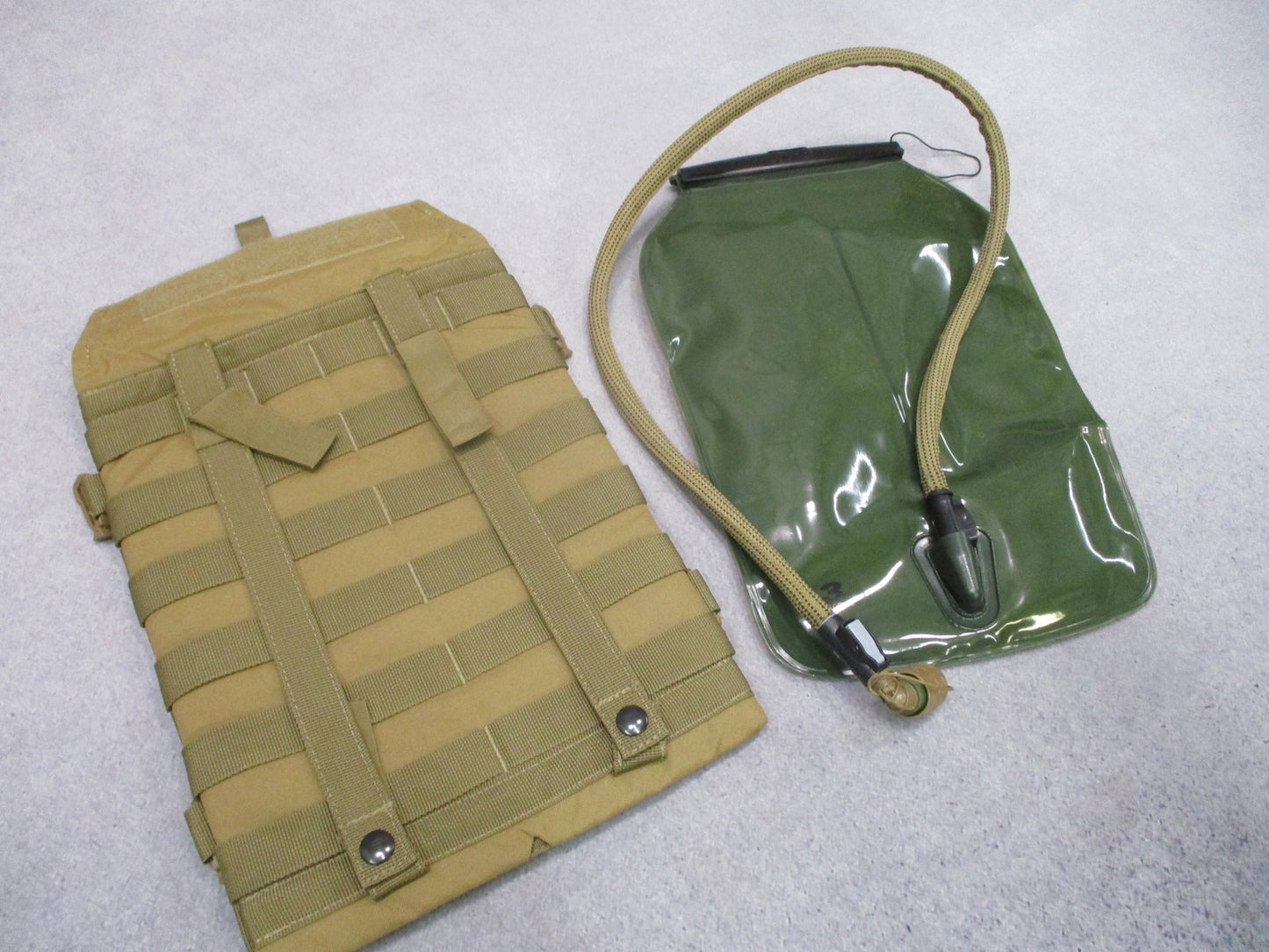 USMC Source Tactical Gear 3L Hydration Carrier Coyote Tan MOLLE Pouch Reservoir