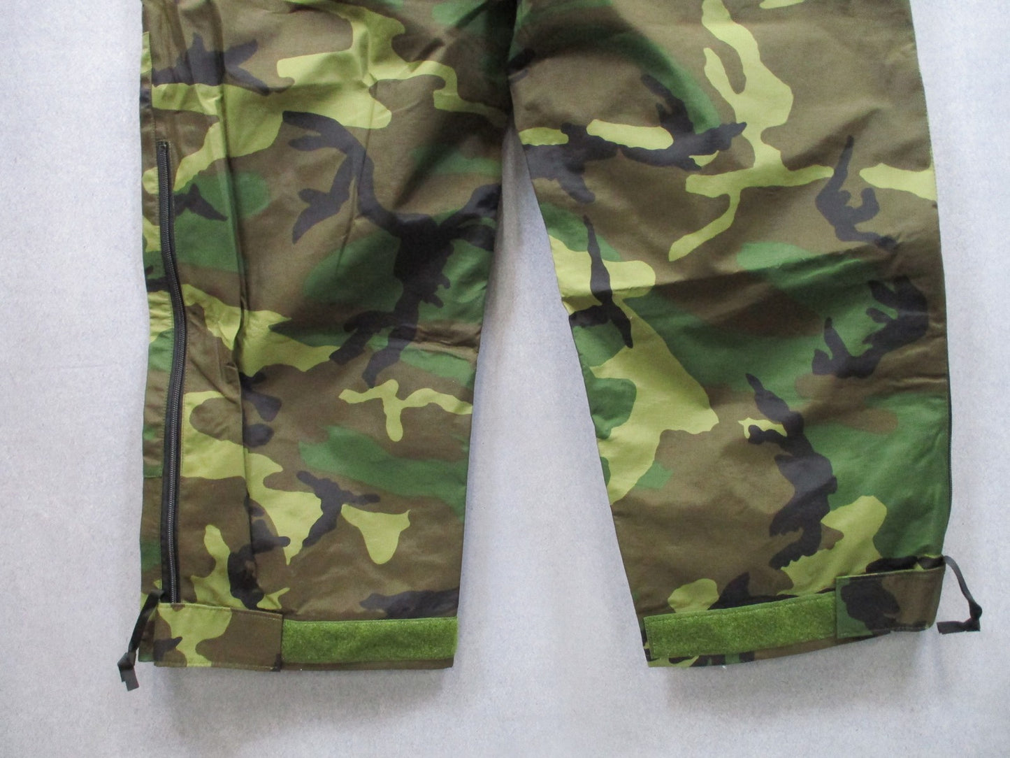 US Military Cold Weather Camouflage Trousers Medium-Short 100% Goretex Style