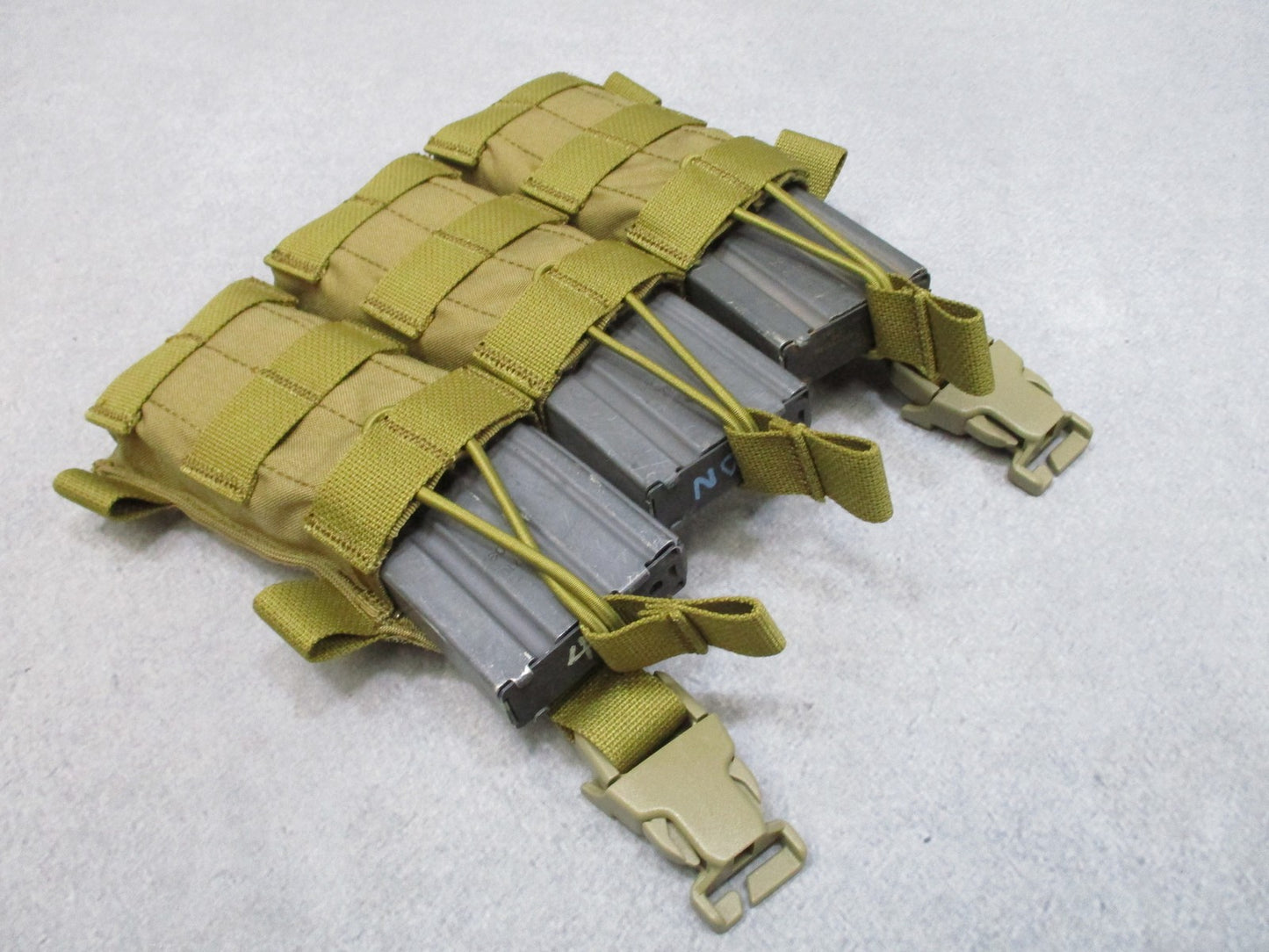 HRT Tactical Gear Triple 5.56/.223 Placard Coyote Brown Mag Pouch Bungee Closure