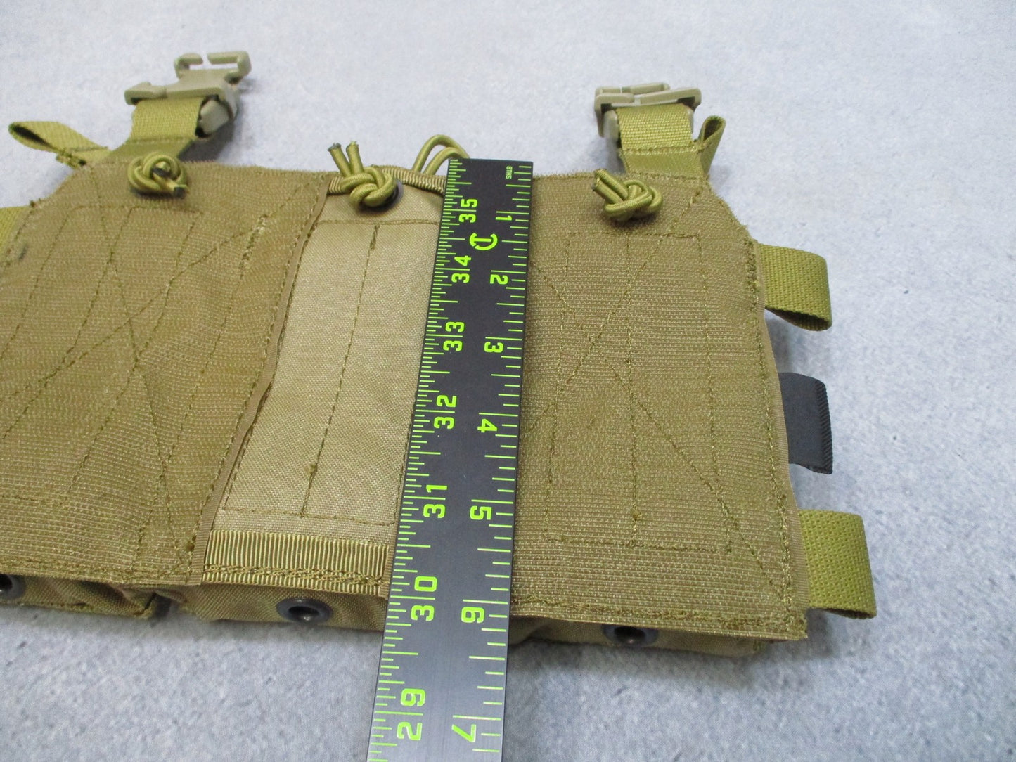 HRT Tactical Gear Triple 5.56/.223 Placard Coyote Brown Mag Pouch Bungee Closure