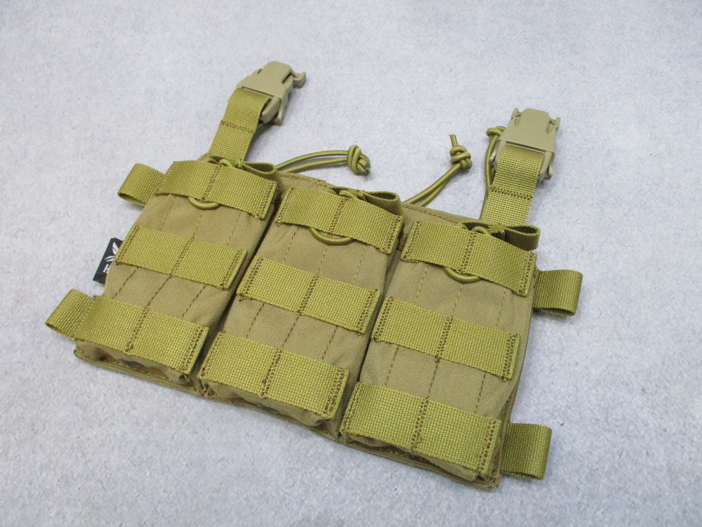 HRT Tactical Gear Triple 5.56/.223 Placard Coyote Brown Mag Pouch Bungee Closure