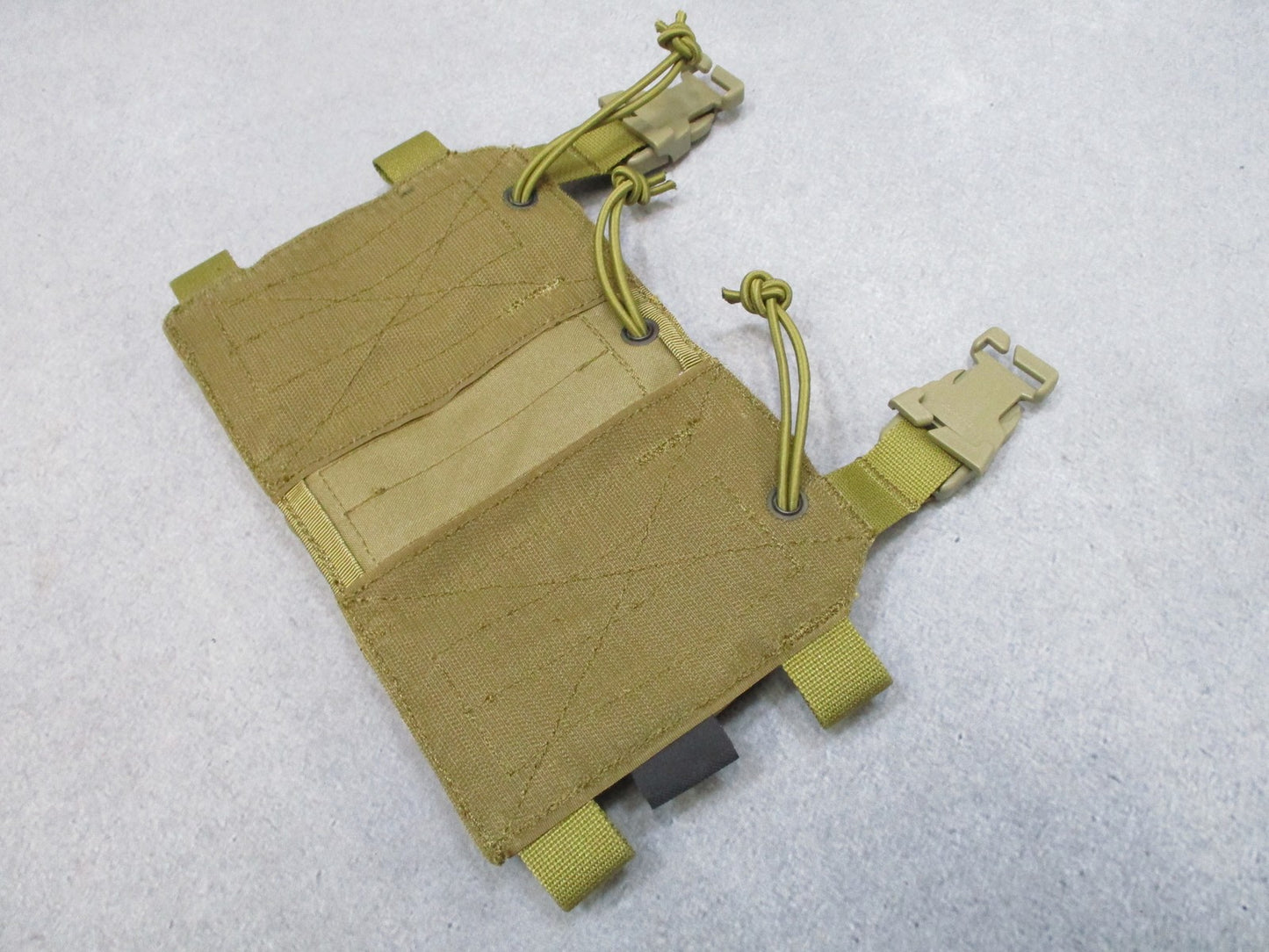 HRT Tactical Gear Triple 5.56/.223 Placard Coyote Brown Mag Pouch Bungee Closure