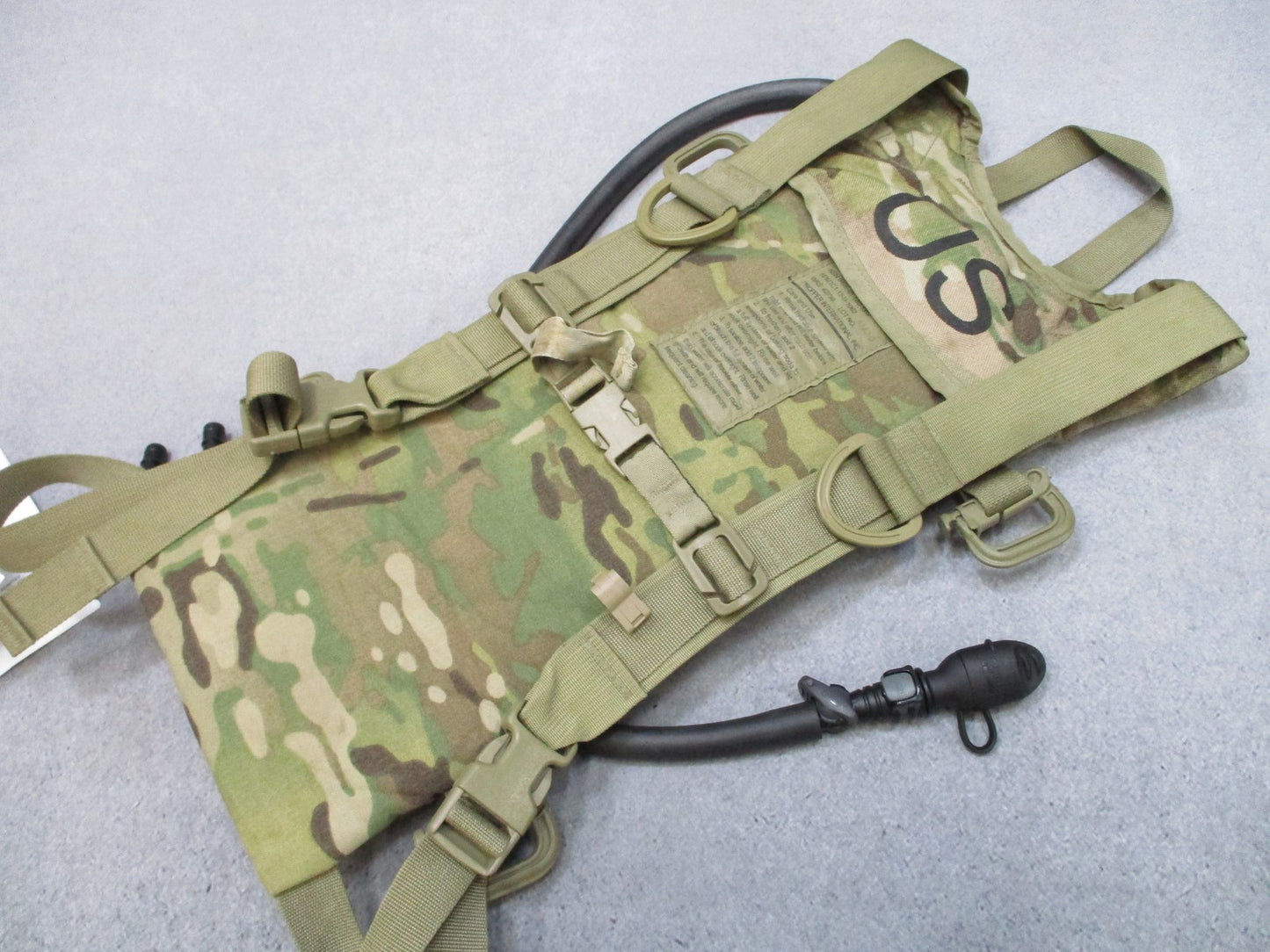 Army Issue CamelBak MOLLE II Hydration System Carrier MultiCam w/ Mask Adapters