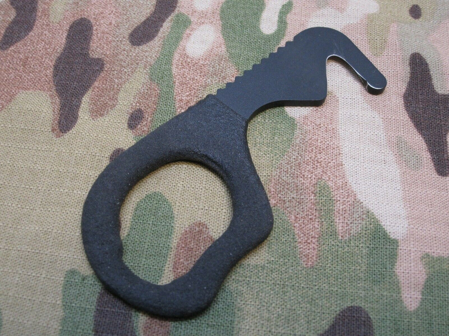 NEW BENCHMADE 7 STRAP SEATBELT CUTTER SAFETY HOOK KNIFE FOLIAGE GREEN ACU SHEATH