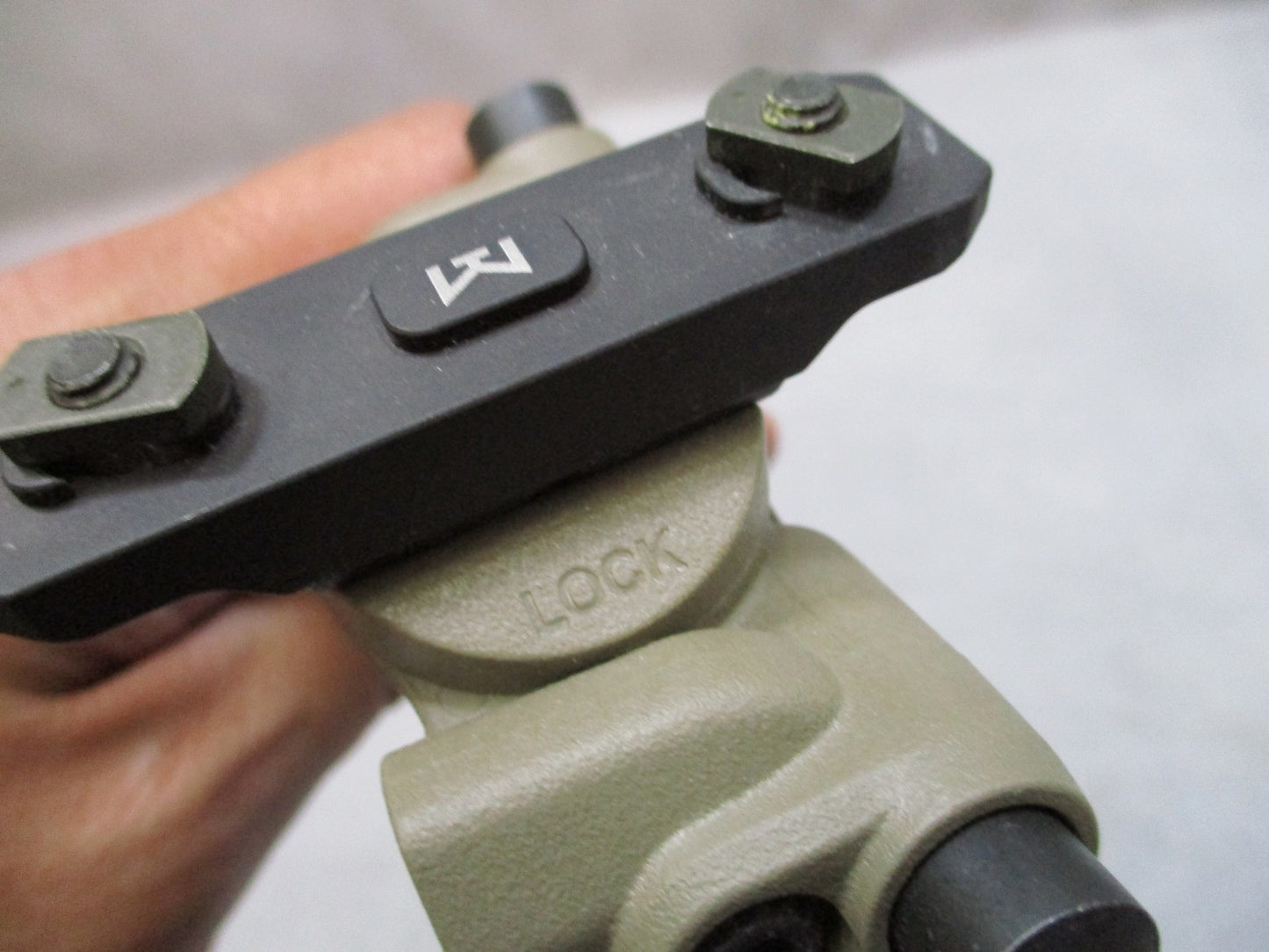 Magpul MAG933 Bipod for M-LOK FDE - New Open Box - Tan