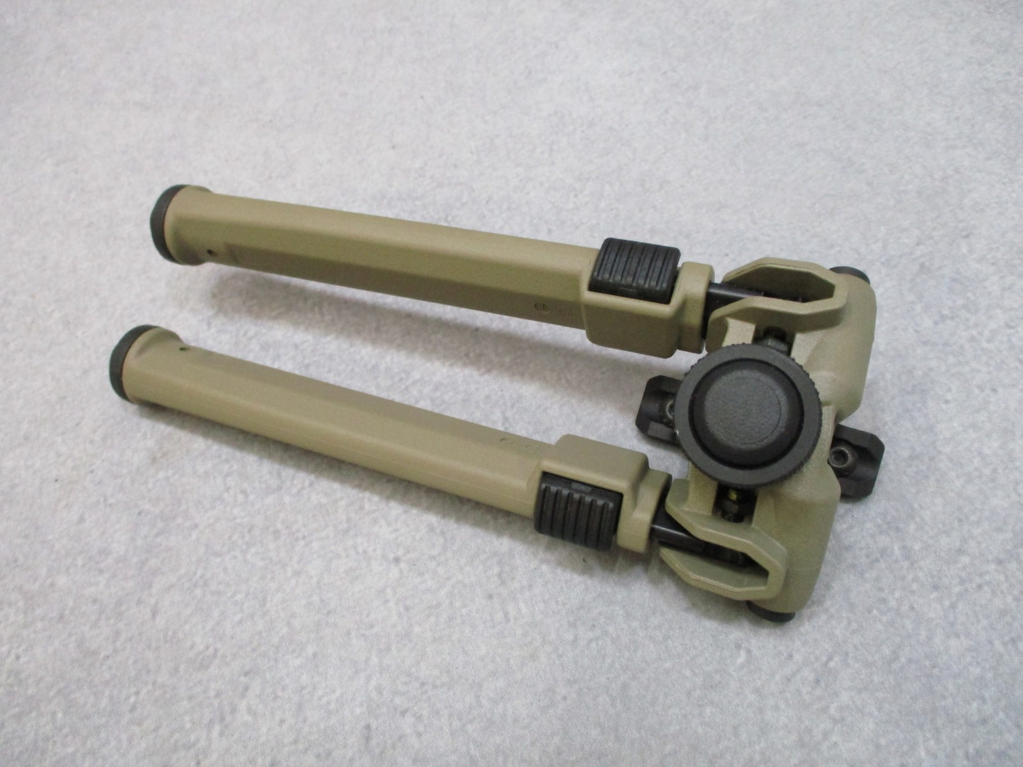 Magpul MAG933 Bipod for M-LOK FDE - New Open Box - Tan