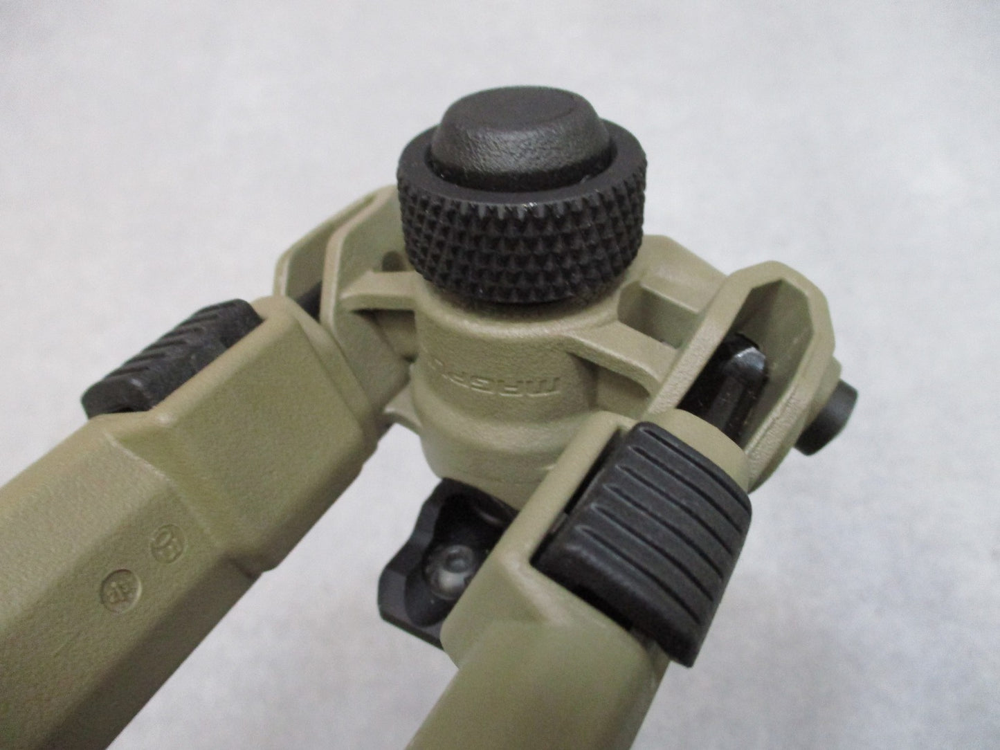 Magpul MAG933 Bipod for M-LOK FDE - New Open Box - Tan