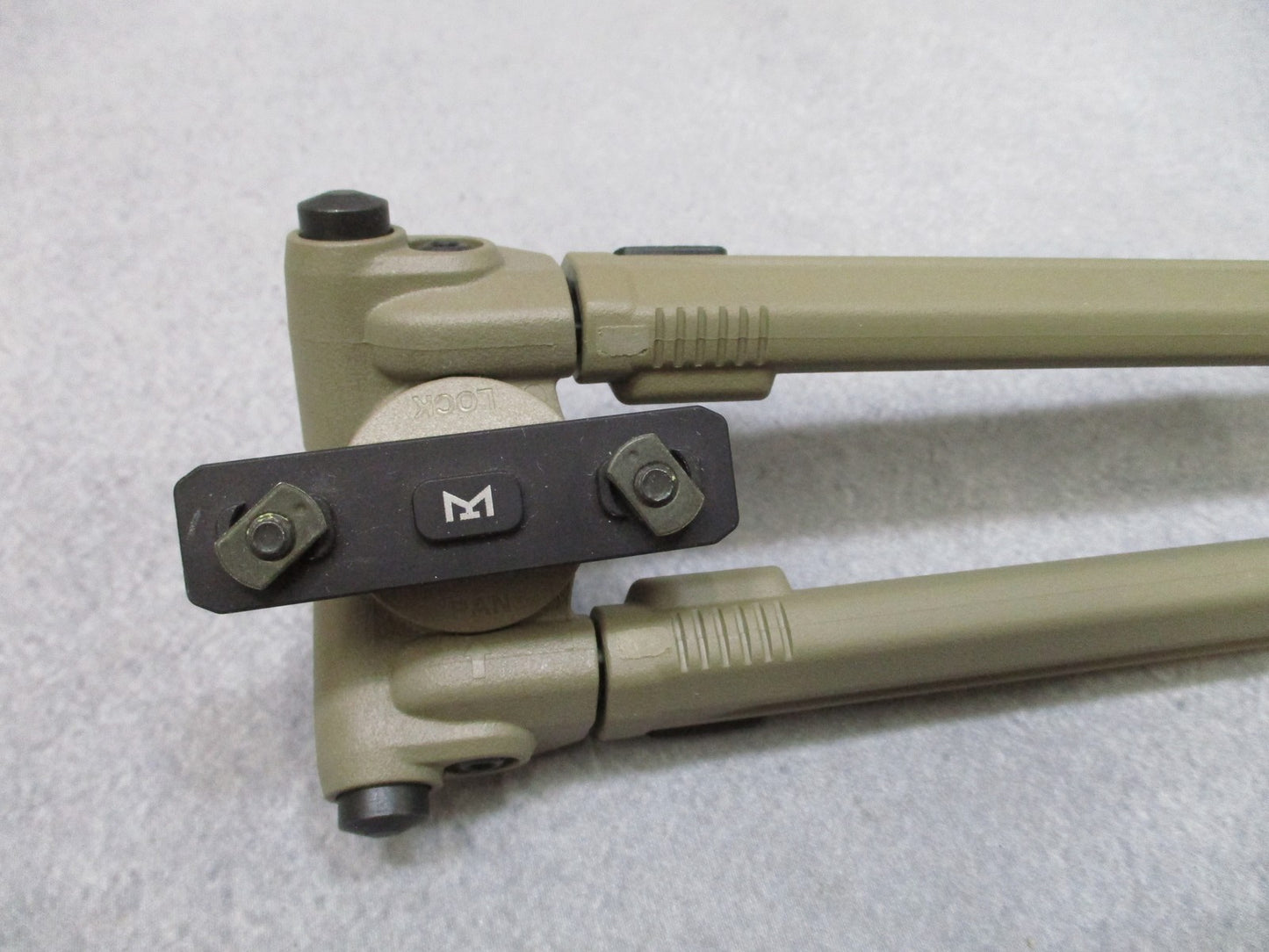Magpul MAG933 Bipod for M-LOK FDE - New Open Box - Tan