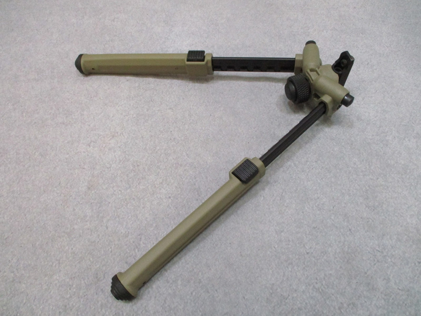 Magpul MAG933 Bipod for M-LOK FDE - New Open Box - Tan
