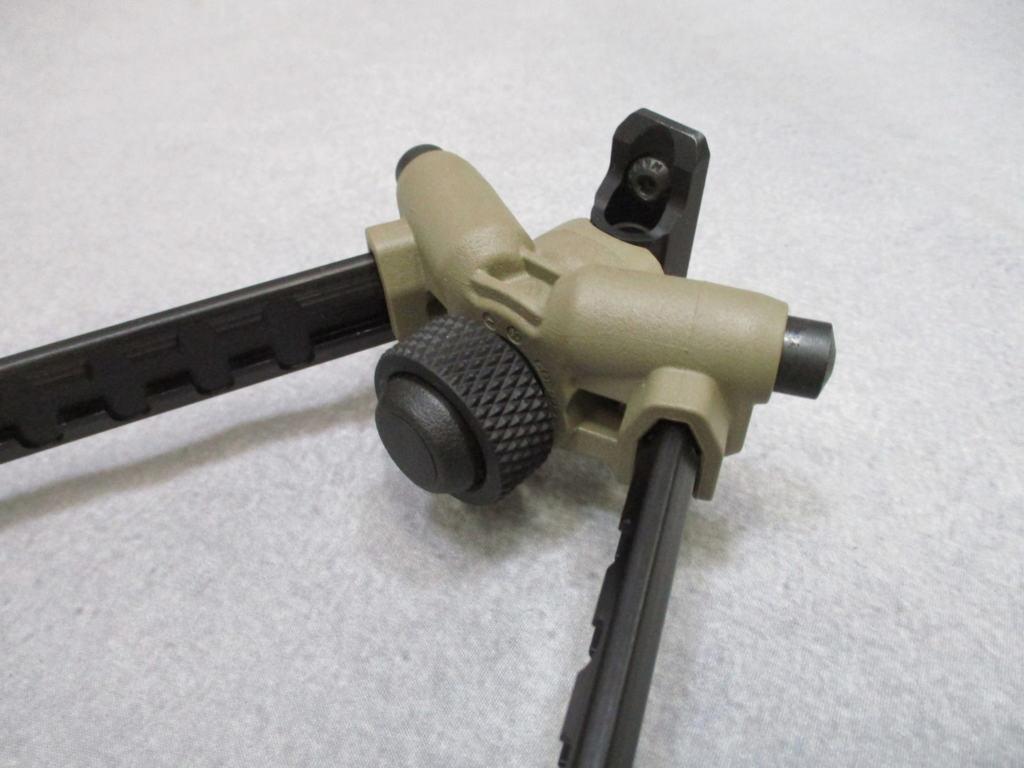 Magpul MAG933 Bipod for M-LOK FDE - New Open Box - Tan