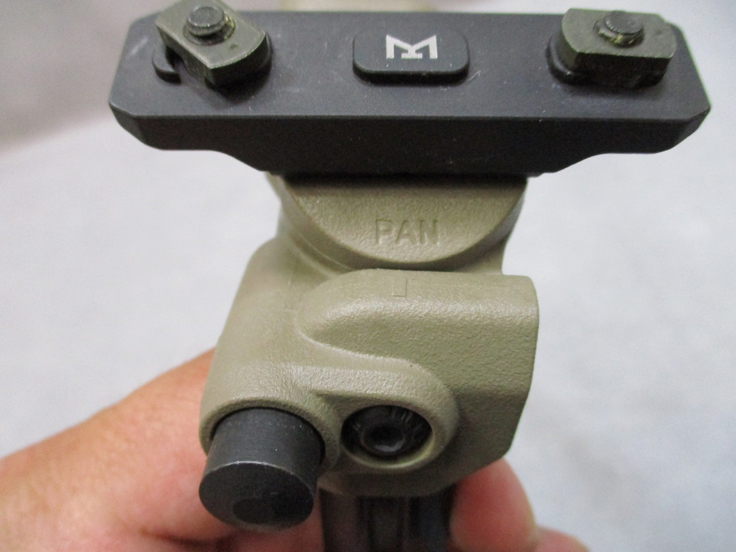 Magpul MAG933 Bipod for M-LOK FDE - New Open Box - Tan