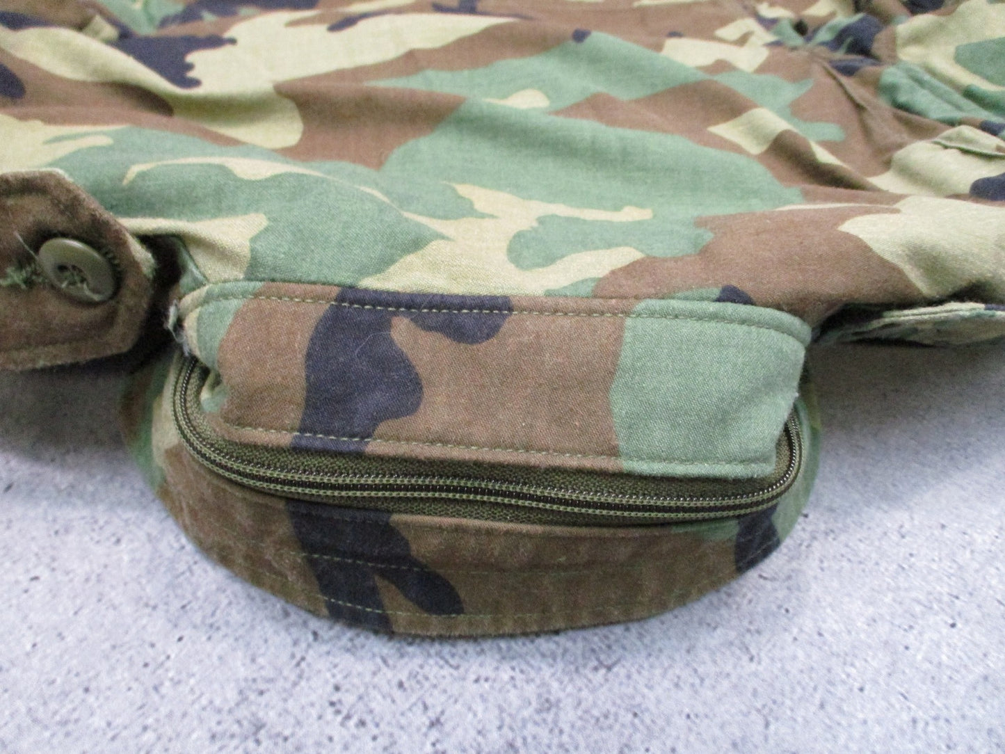 USGI M65 Woodland Field Jacket Small Short Centre MFG 8415-01-099-7830 Army Coat