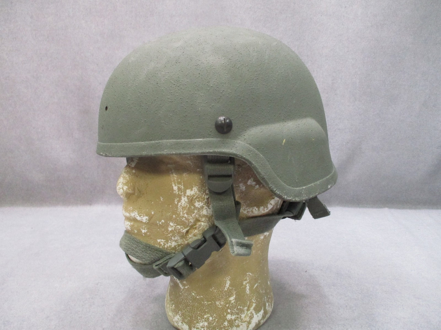 BAE ARMY ADVANCED COMBAT HELMET MADE W/ KEVLAR ACH MEDIUM 8470-01-523-0070 USED