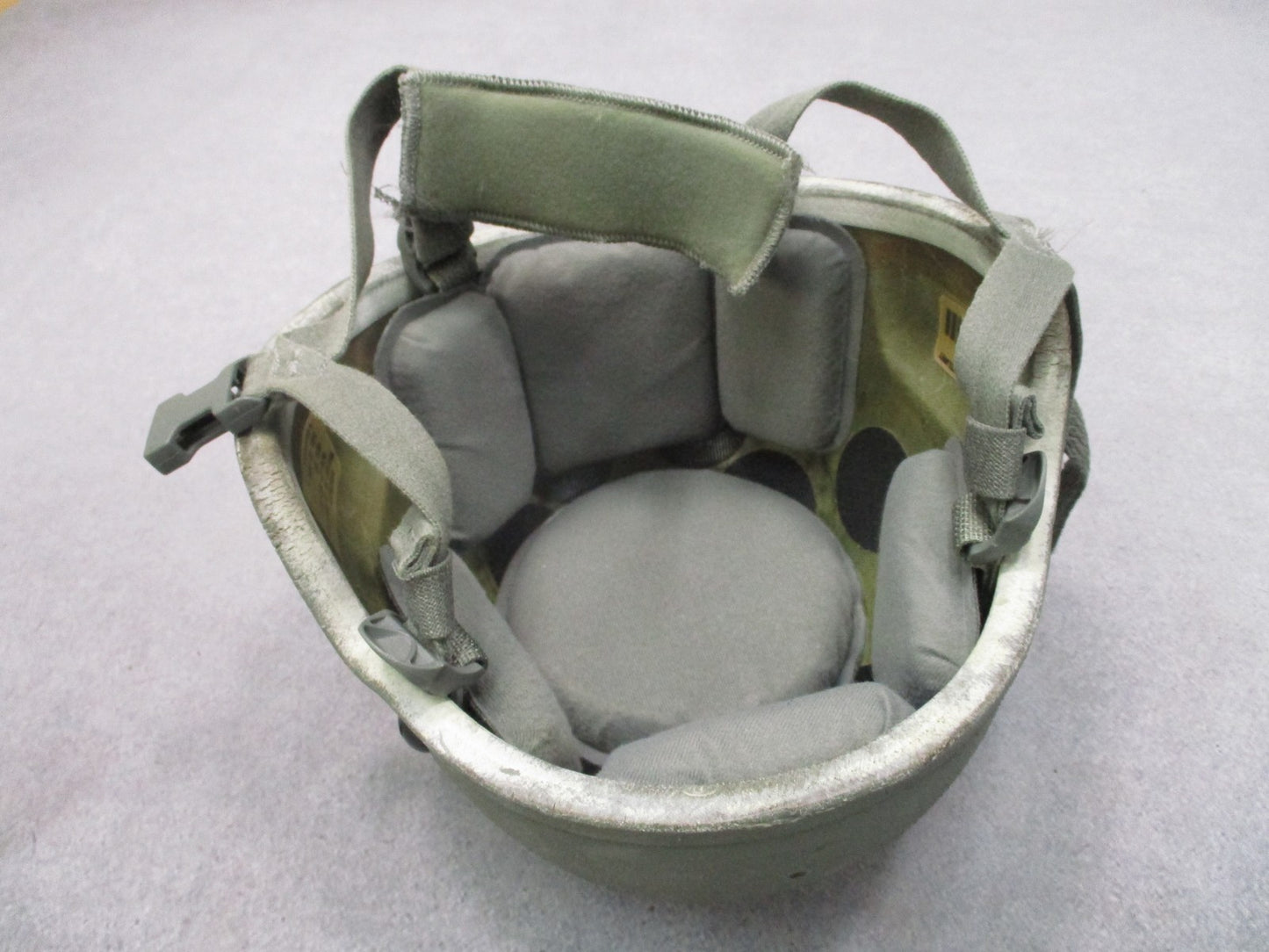 BAE ARMY ADVANCED COMBAT HELMET MADE W/ KEVLAR ACH MEDIUM 8470-01-523-0070 USED