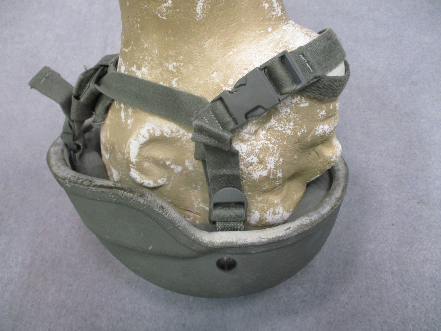 BAE ARMY ADVANCED COMBAT HELMET MADE W/ KEVLAR ACH MEDIUM 8470-01-523-0070 USED