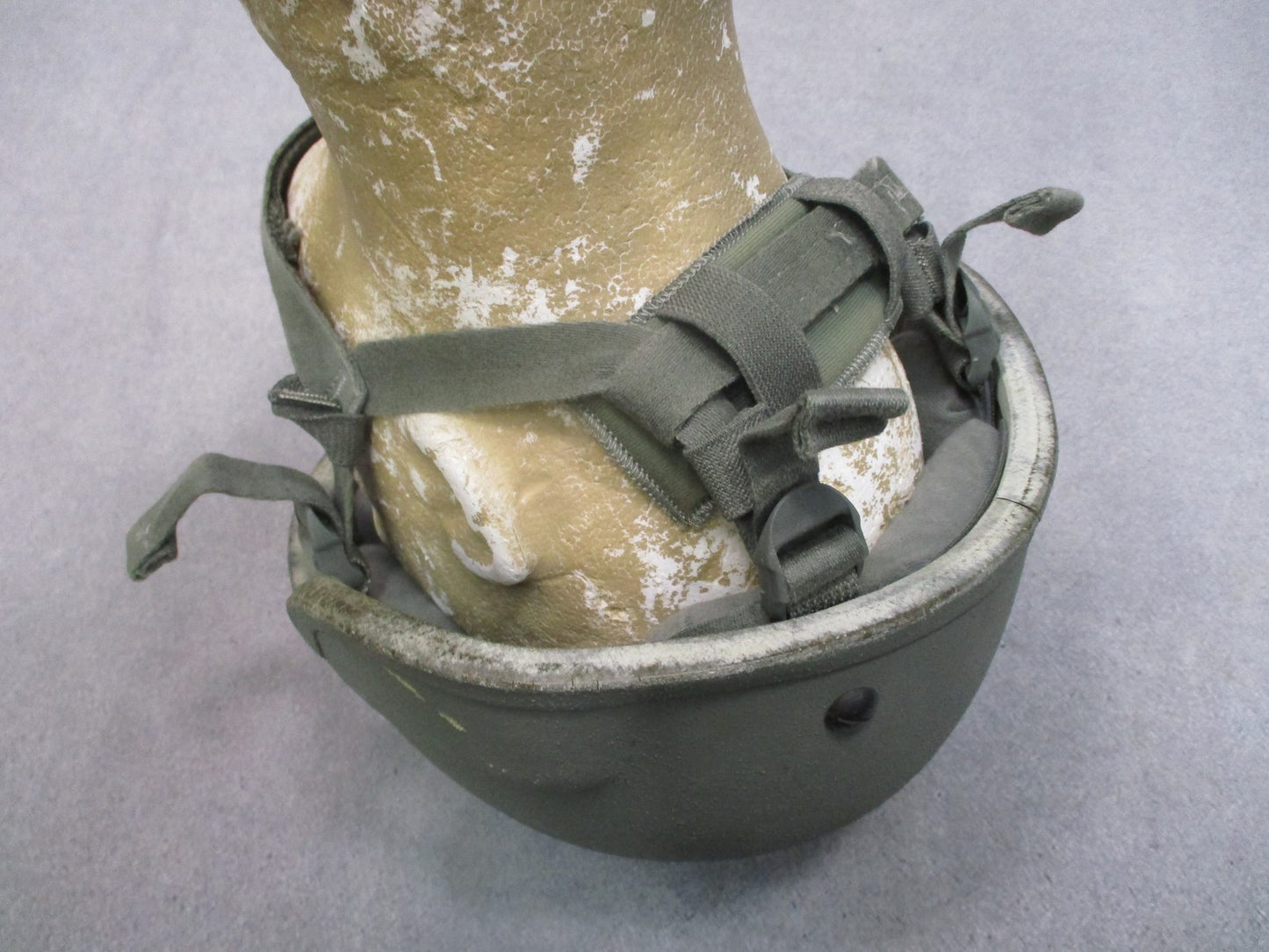 BAE ARMY ADVANCED COMBAT HELMET MADE W/ KEVLAR ACH MEDIUM 8470-01-523-0070 USED