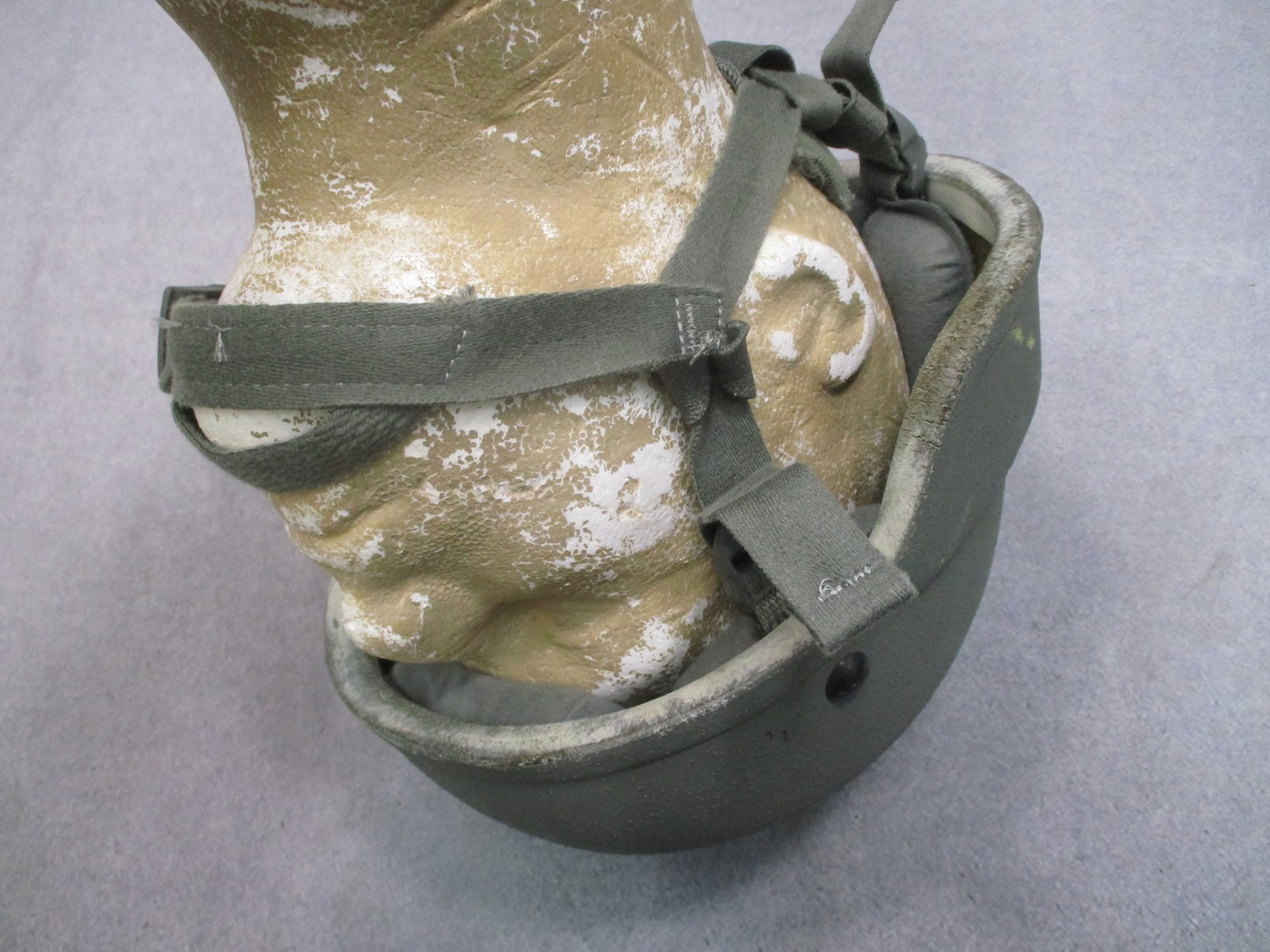 BAE ARMY ADVANCED COMBAT HELMET MADE W/ KEVLAR ACH MEDIUM 8470-01-523-0070 USED