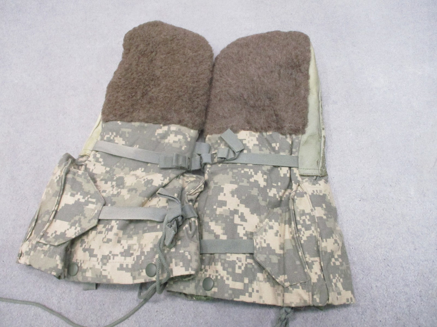 US Military Extreme Cold Weather Mitten Set UCP Digital Camo Large Surplus