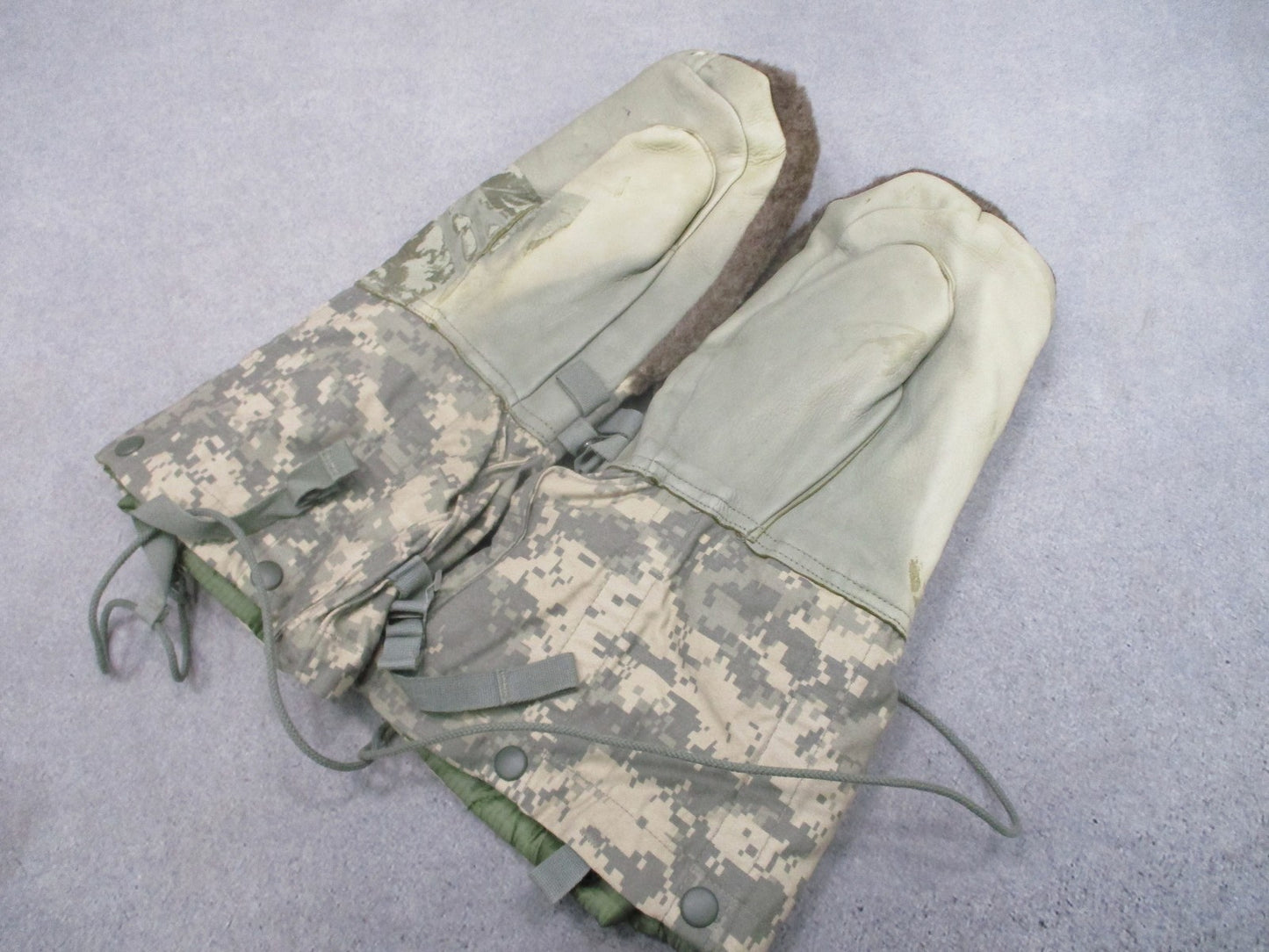 US Military Extreme Cold Weather Mitten Set UCP Digital Camo Large Surplus