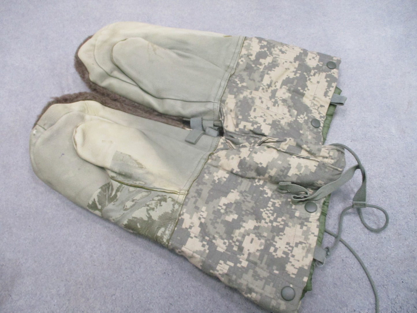 US Military Extreme Cold Weather Mitten Set UCP Digital Camo Large Surplus