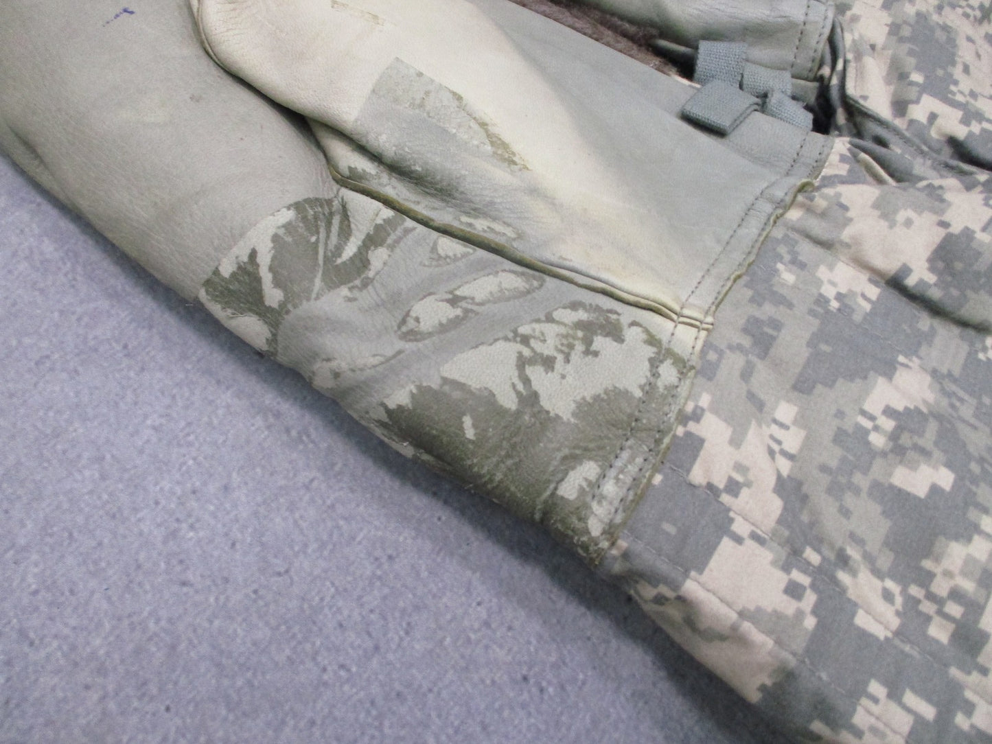 US Military Extreme Cold Weather Mitten Set UCP Digital Camo Large Surplus