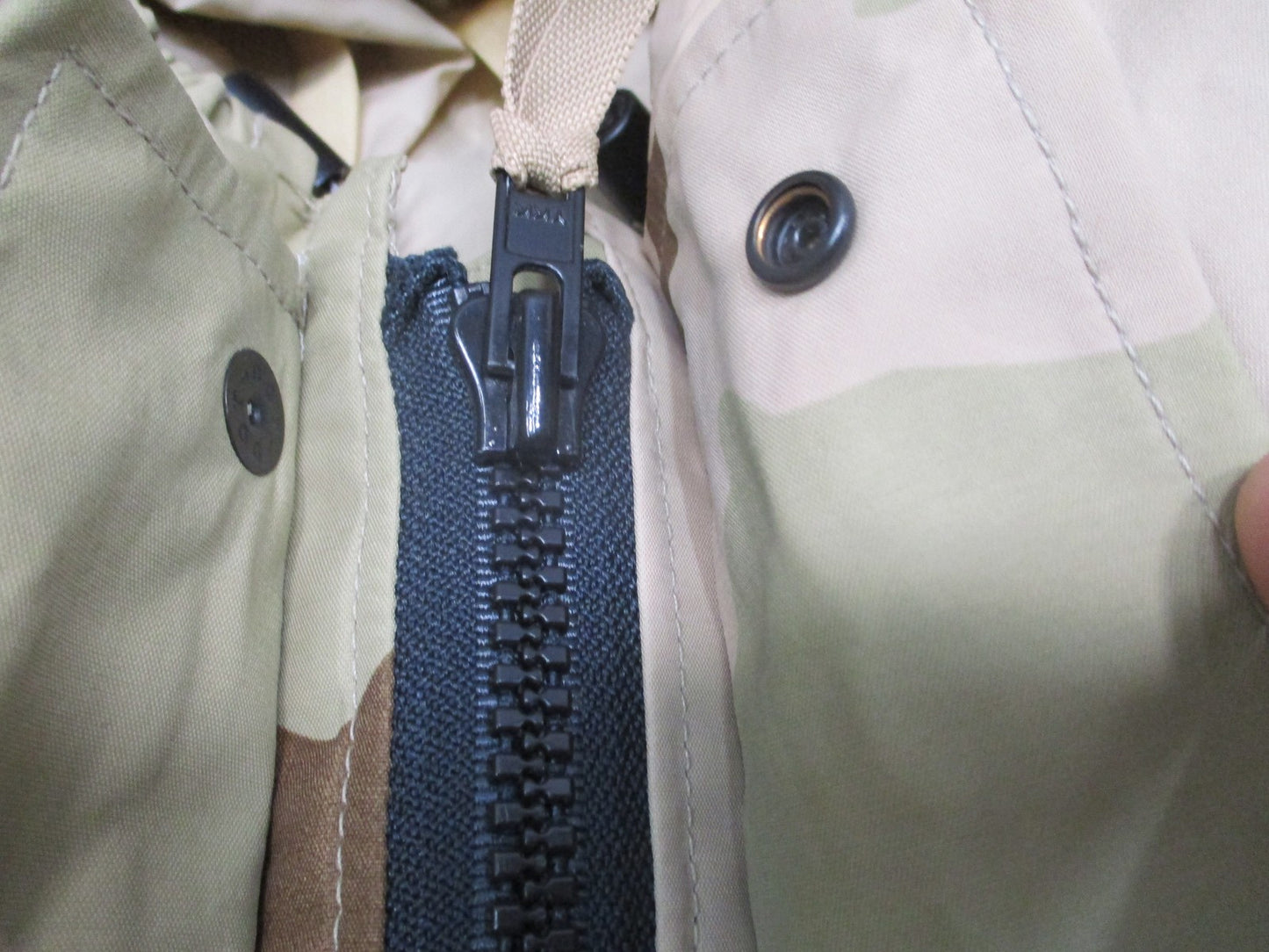 USGI Cold Weather Parka DCU Desert Camo Medium Regular NSN 8415-01-470-1953