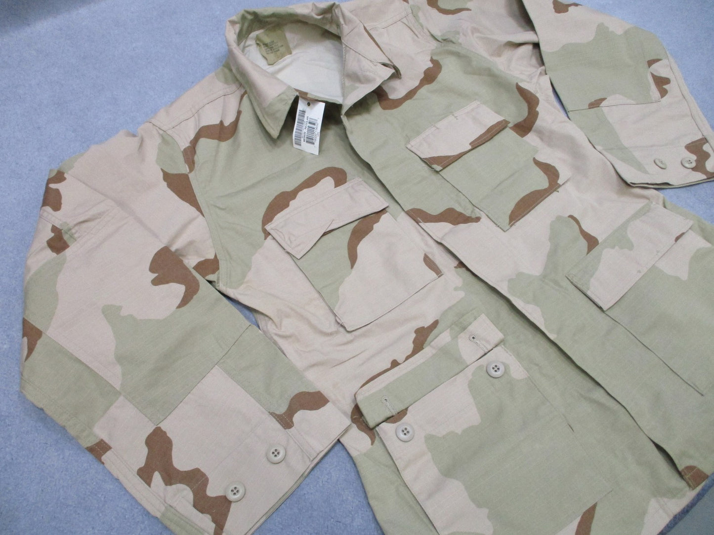 US Military Desert Camo Combat Coat Jacket Medium Regular 50% Nylon Cotton DCUs
