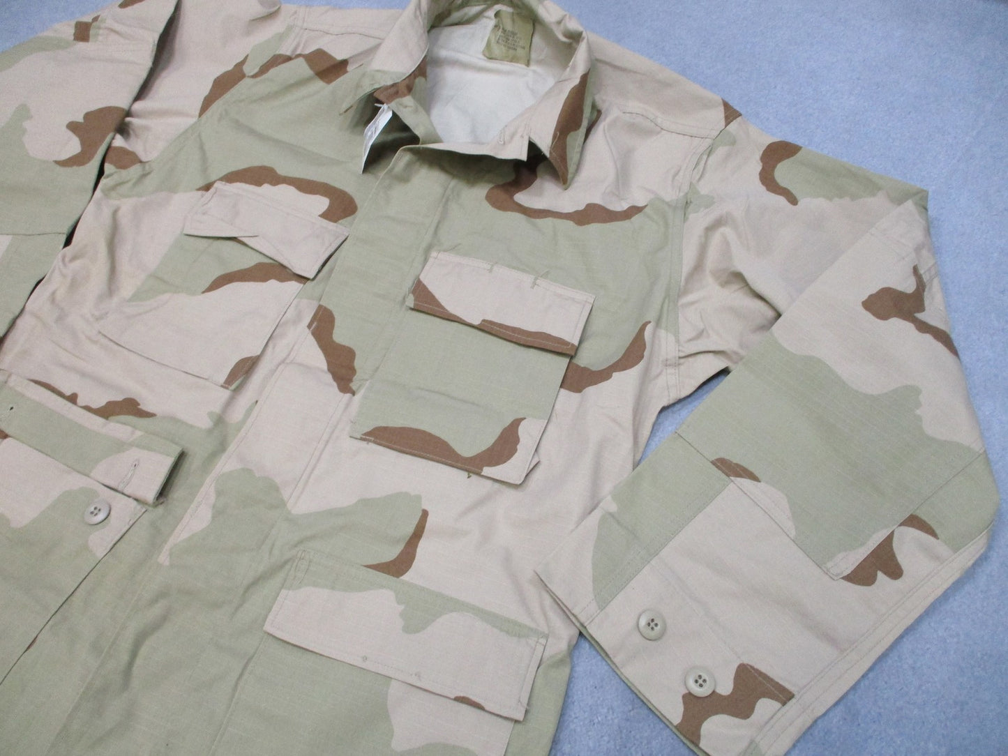 US Military Desert Camo Combat Coat Jacket Medium Regular 50% Nylon Cotton DCUs