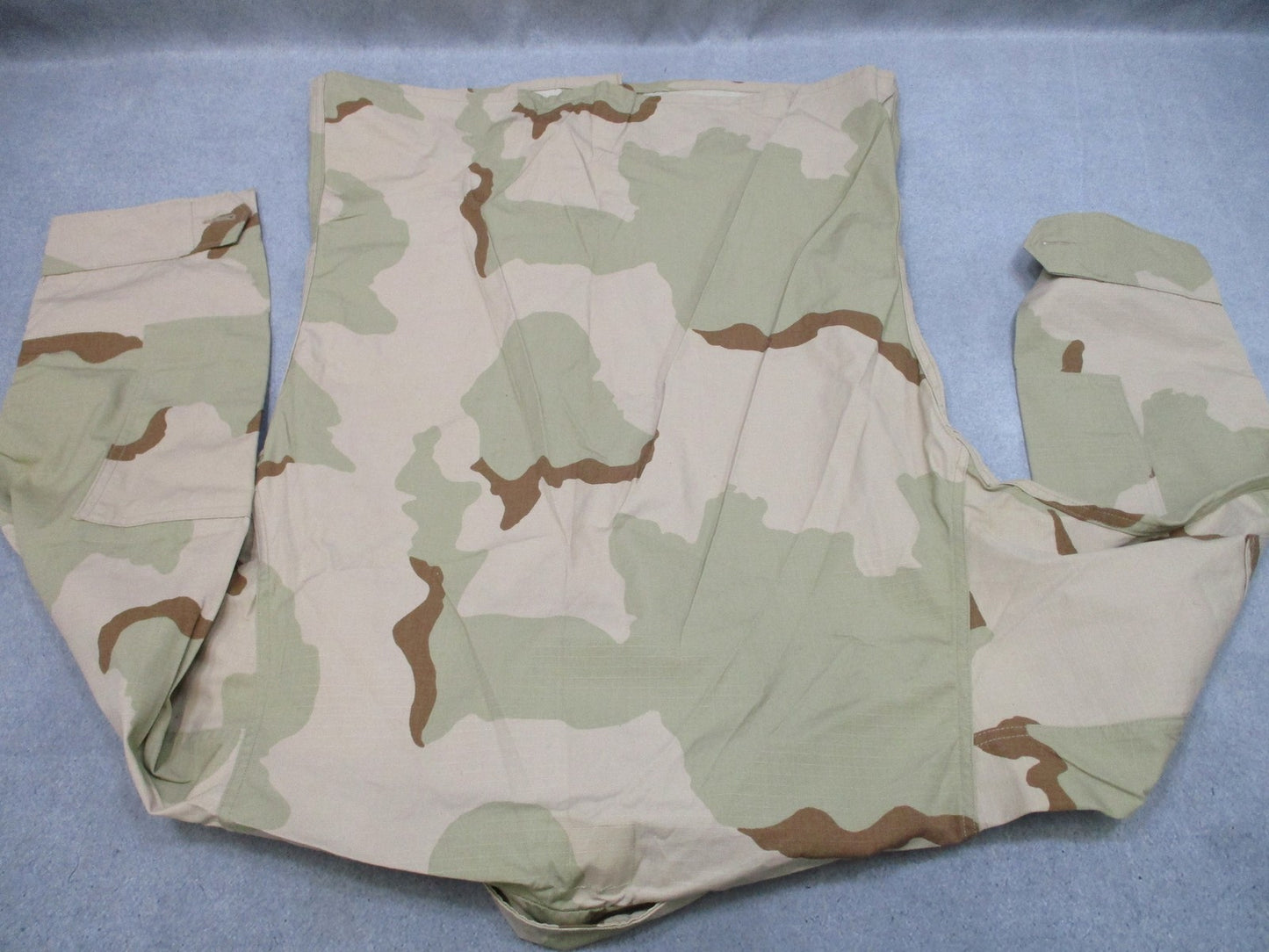US Military Desert Camo Combat Coat Jacket Medium Regular 50% Nylon Cotton DCUs
