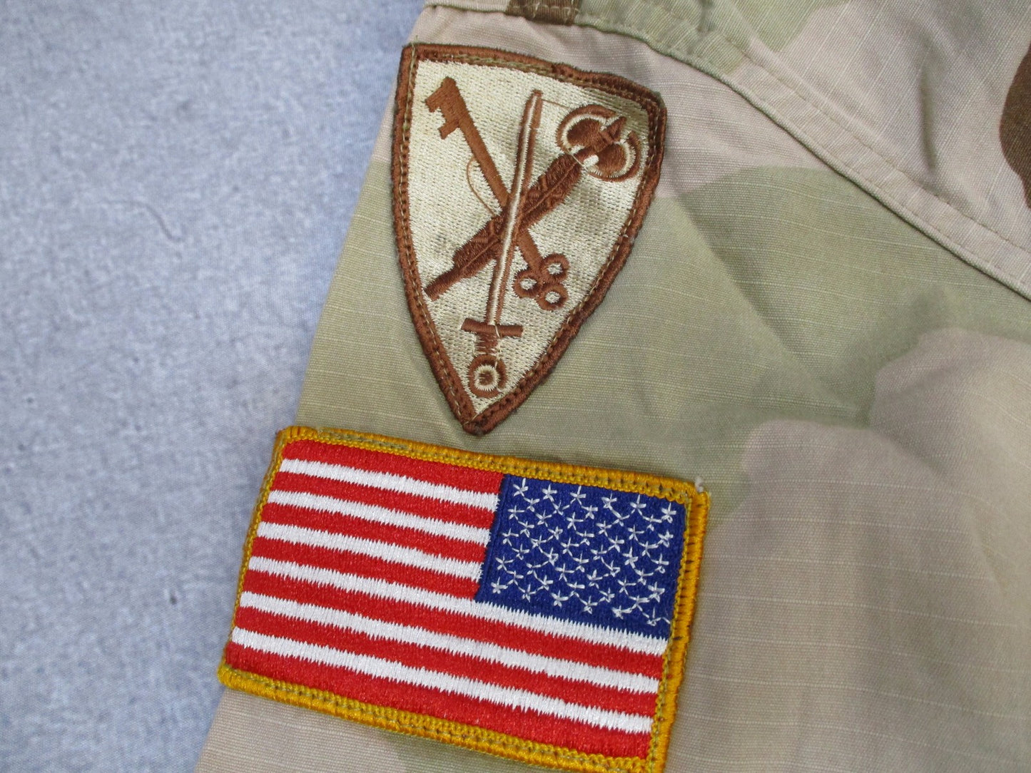US Army DCU Desert Camo Combat Coat Jacket Medium-Long 89th MP Brigade 42nd MP
