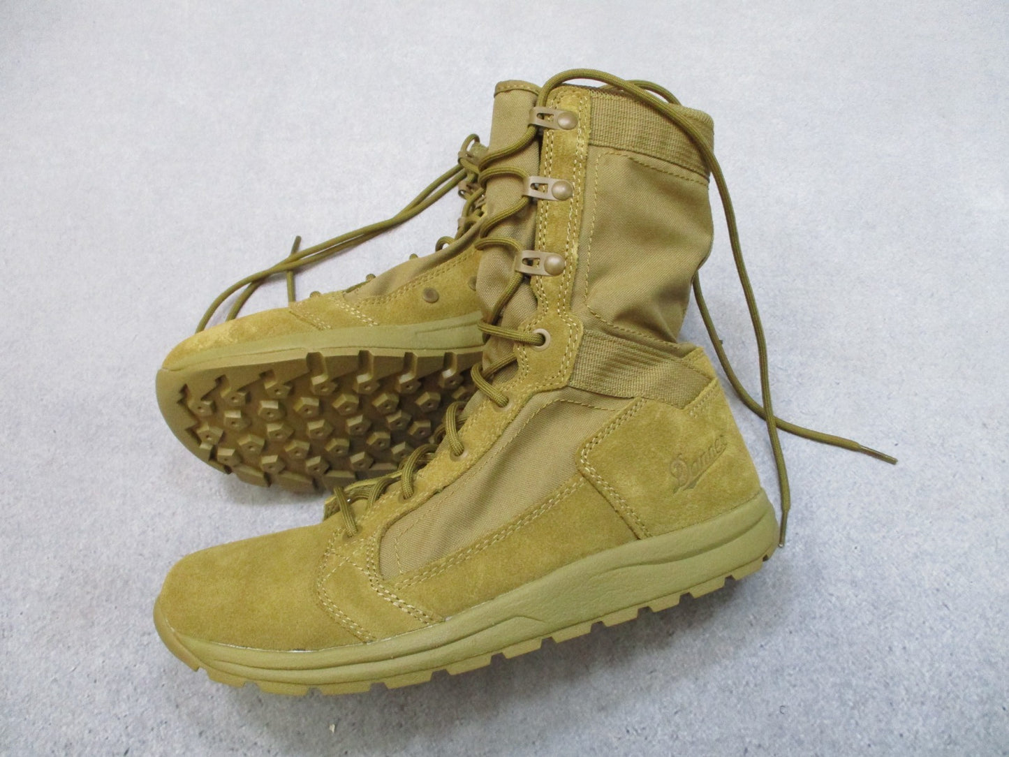 Danner Tachyon 8" Coyote Military Boots 50136 AR 670-1 Lightweight Tactical