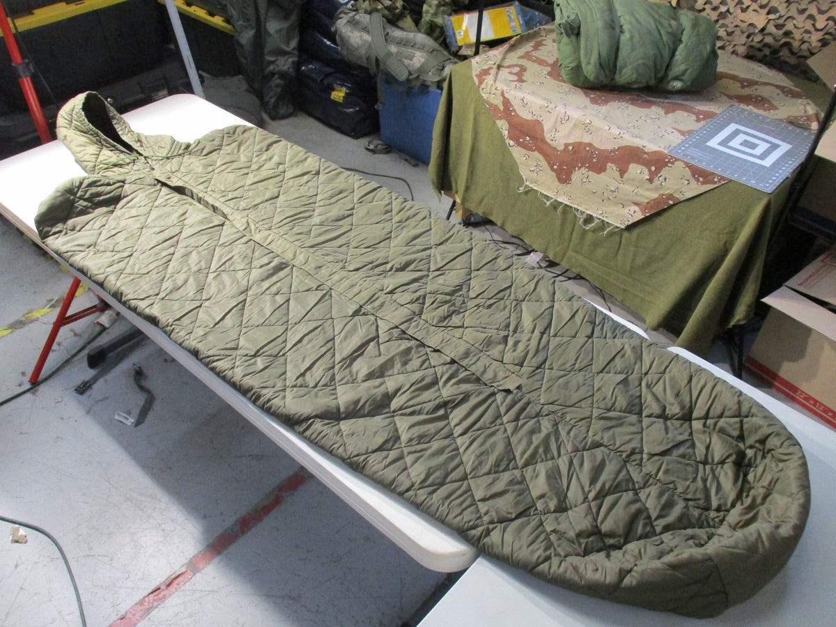 Swiss Army Surplus Sleeping Bag w/ British Army Compression Sack – surplus lot