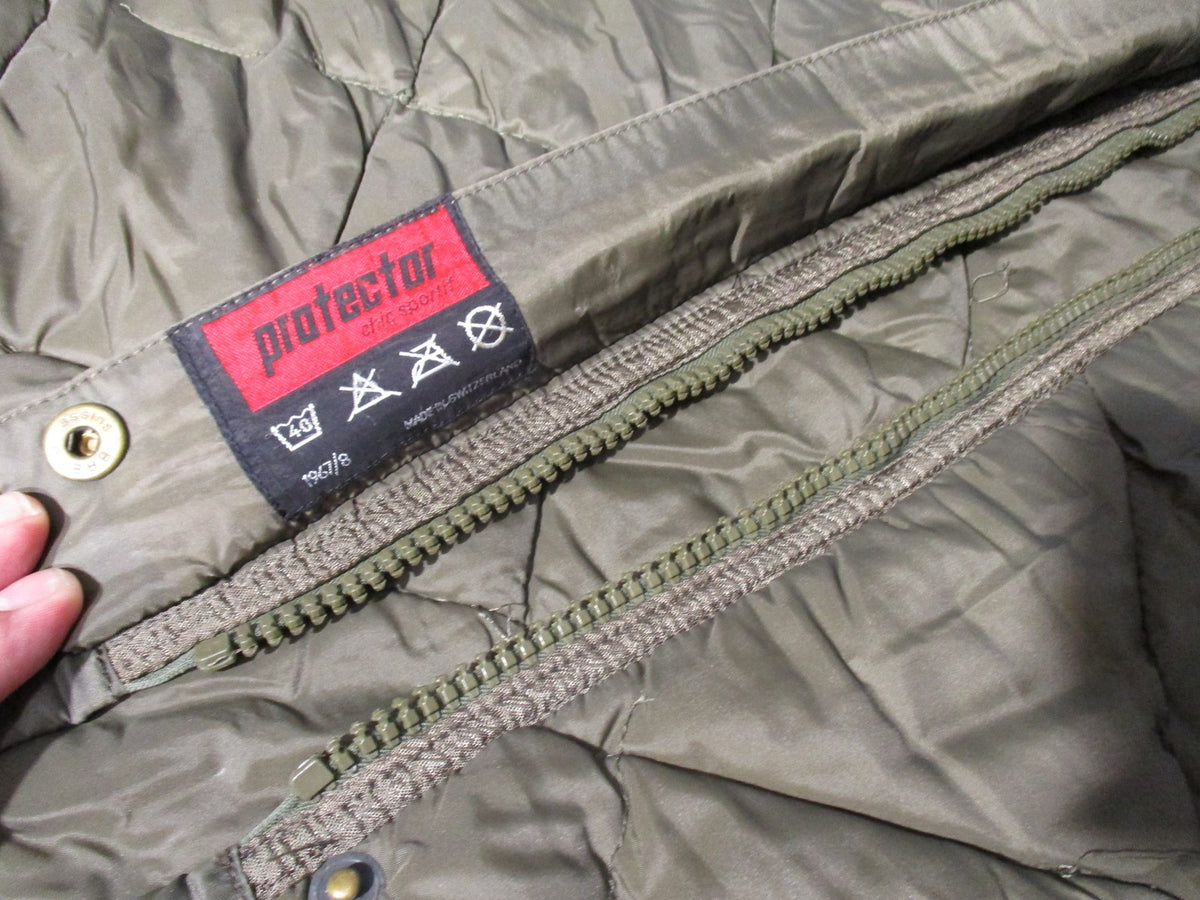 Swiss Army Surplus Sleeping Bag w/ British Army Compression Sack – surplus lot