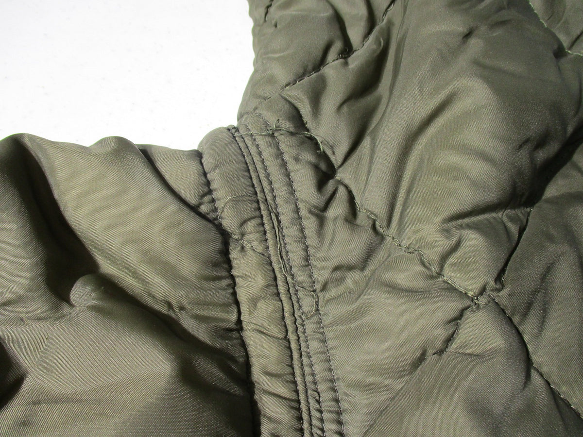 Swiss Army Surplus Sleeping Bag w/ British Army Compression Sack – surplus lot