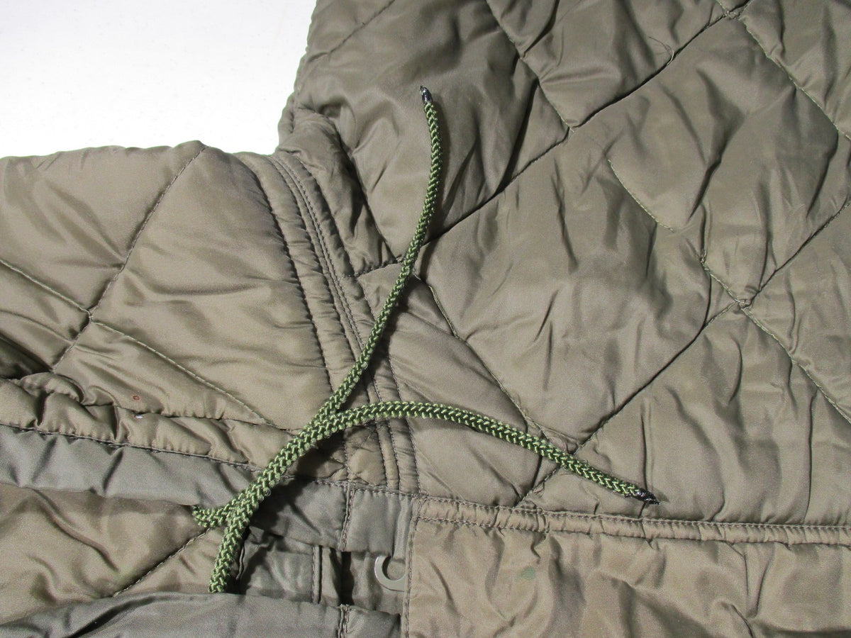 Swiss Army Surplus Sleeping Bag w/ British Army Compression Sack – surplus lot