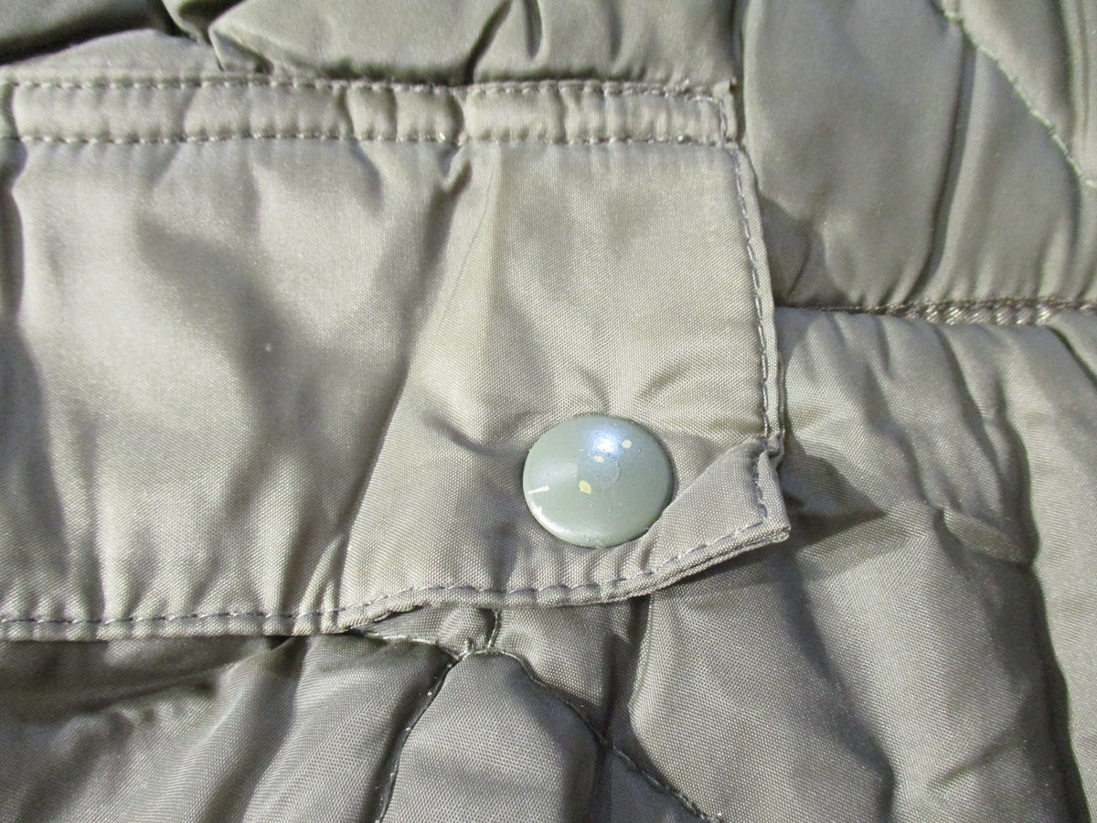 Swiss Army Surplus Sleeping Bag w/ British Army Compression Sack – surplus lot