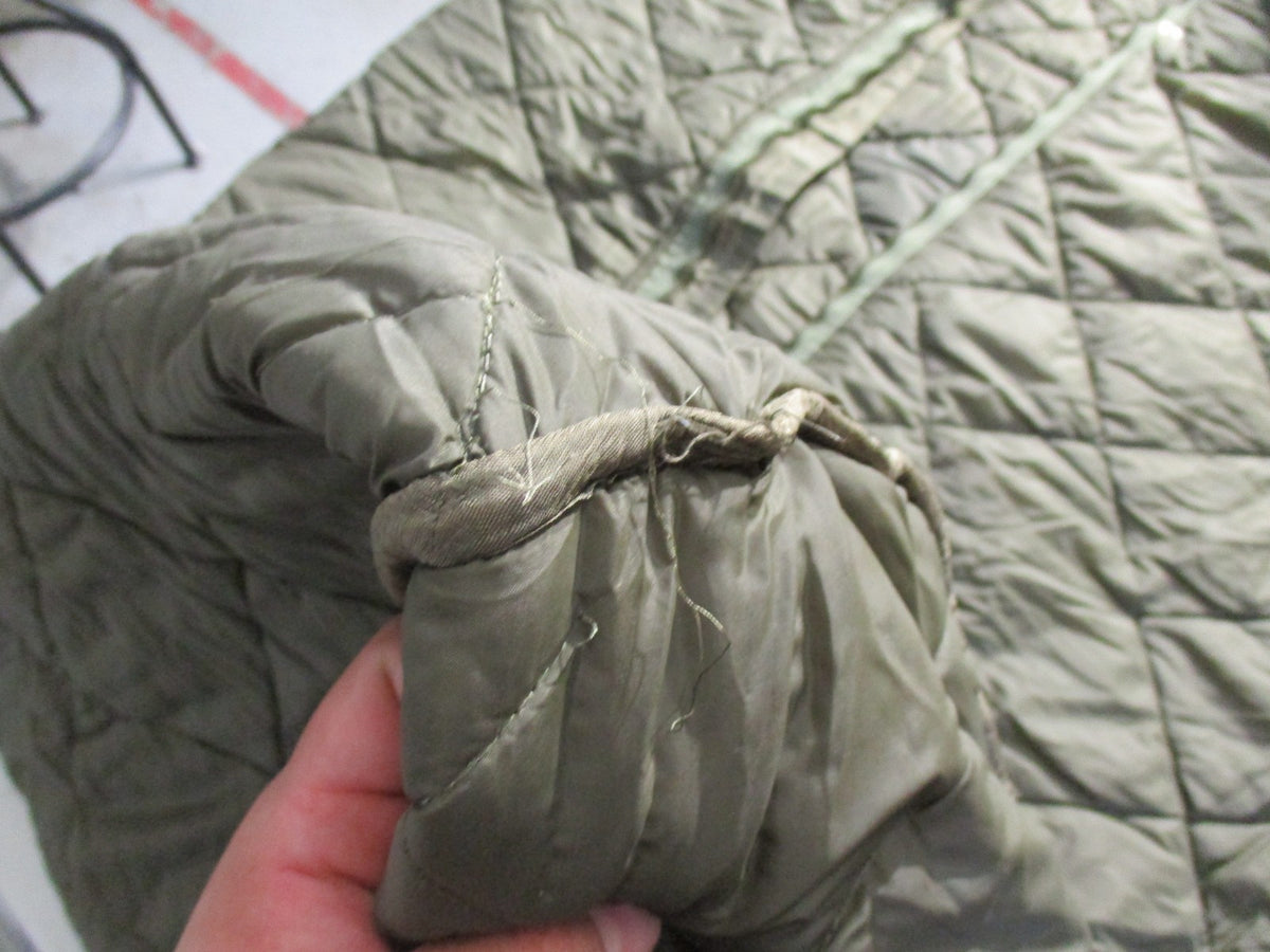 Swiss Army Surplus Sleeping Bag w/ British Army Compression Sack – surplus lot