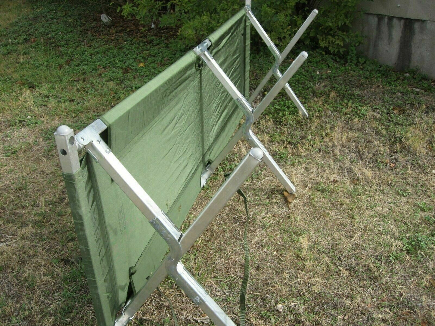 NEW USGI MILITARY CAMPING COT HEAVY DUTY FRAME SLEEPING BED OD GREEN FOLDING