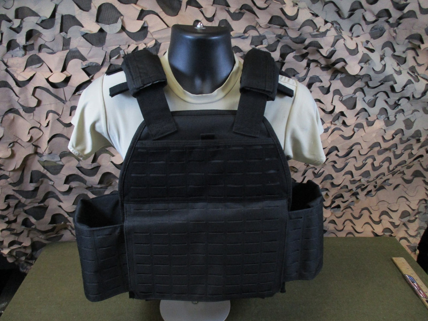 Rothco Laser Cut Plate Carrier Vest Black Large Tactical MOLLE Carrier Defect