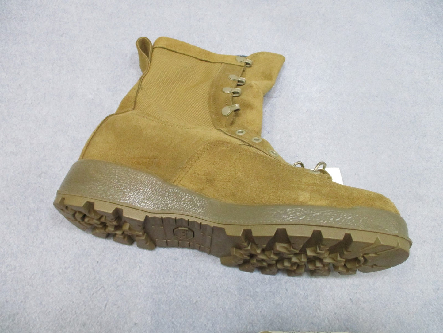 McRae Army Combat Boots Temperate Weather 9.5N Suede Cordura Vibram New
